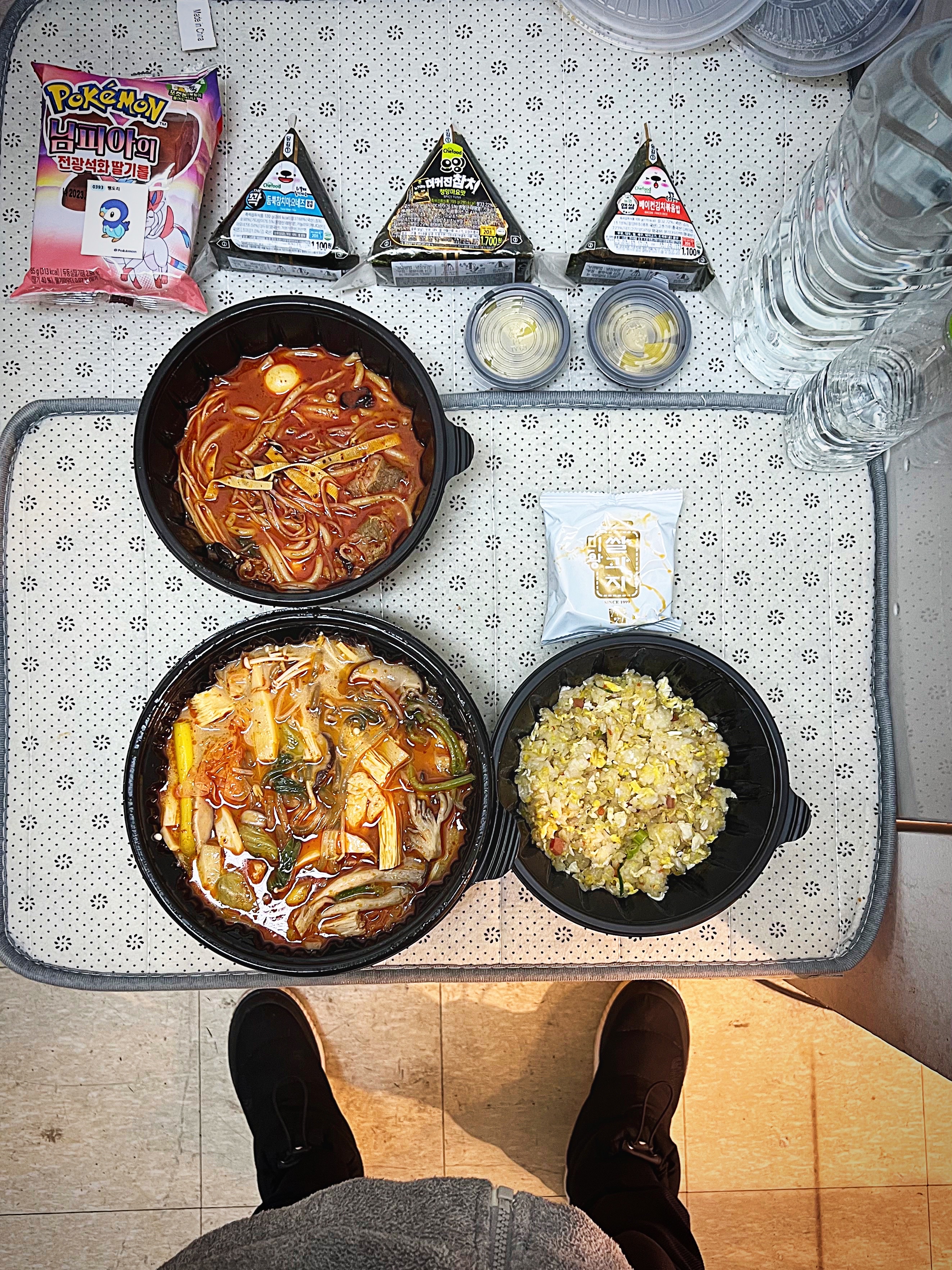Supreme Leather Camp Cap Black - 21SS, Supreme x Bounty Hunter Mesh Moto Jersey Royal Blue - 23FW 착용 스타일 - 2