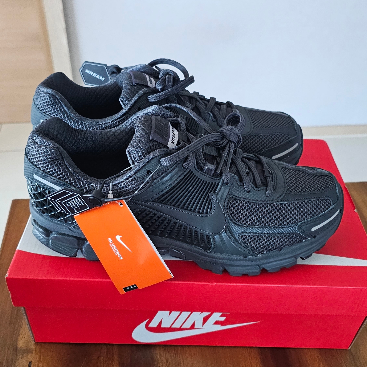 Nike Zoom Vomero 5 SP Anthracite 2023 착용 스타일 - 2