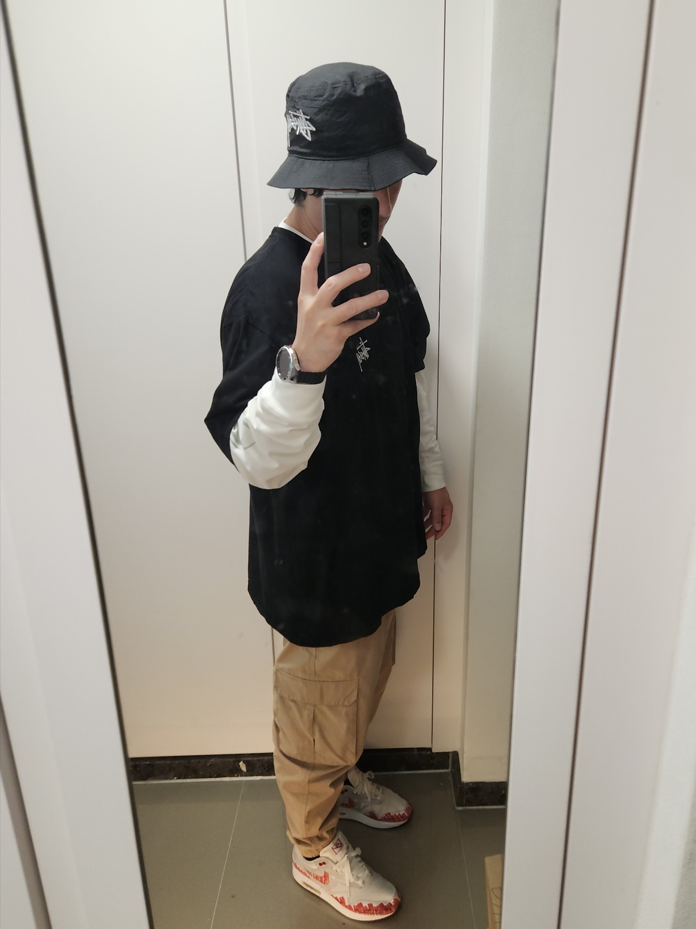 Nike x Stussy Bucket Hat Black, Stussy Basic Stussy Pigment Dyed T-Shirt Black 2023 착용 스타일 - 1