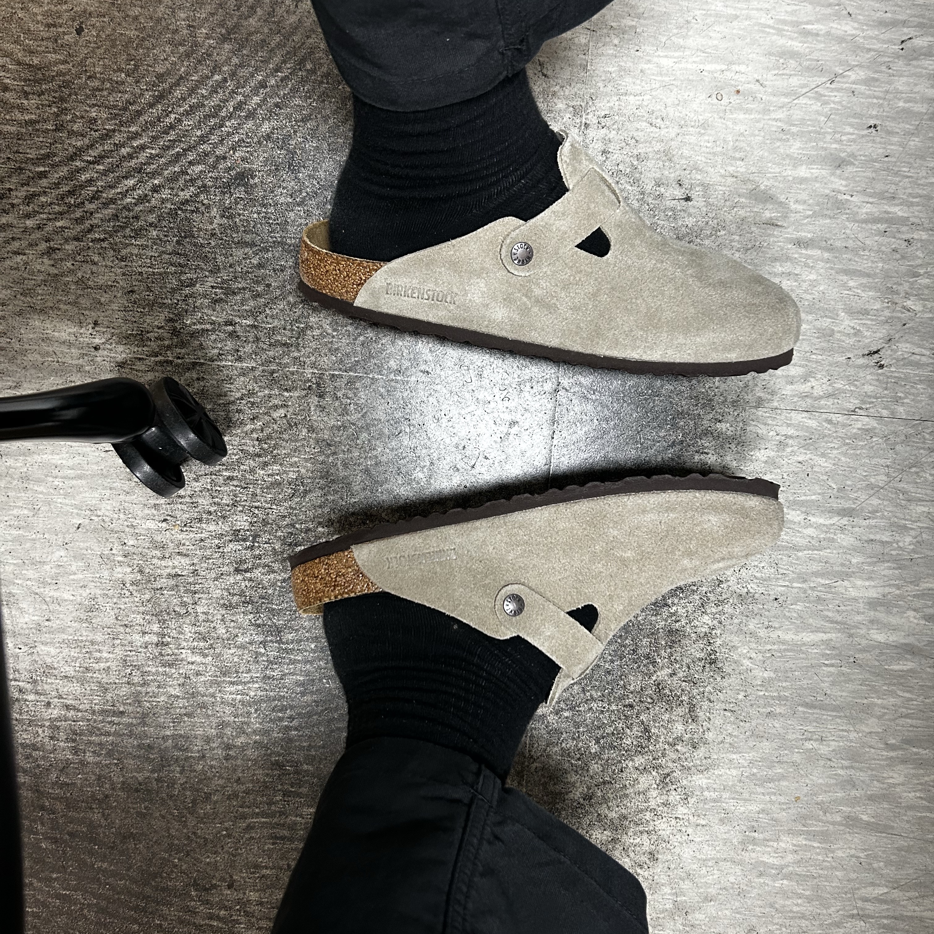 Birkenstock Boston Soft Footbed Taupe - Regular 착용 스타일