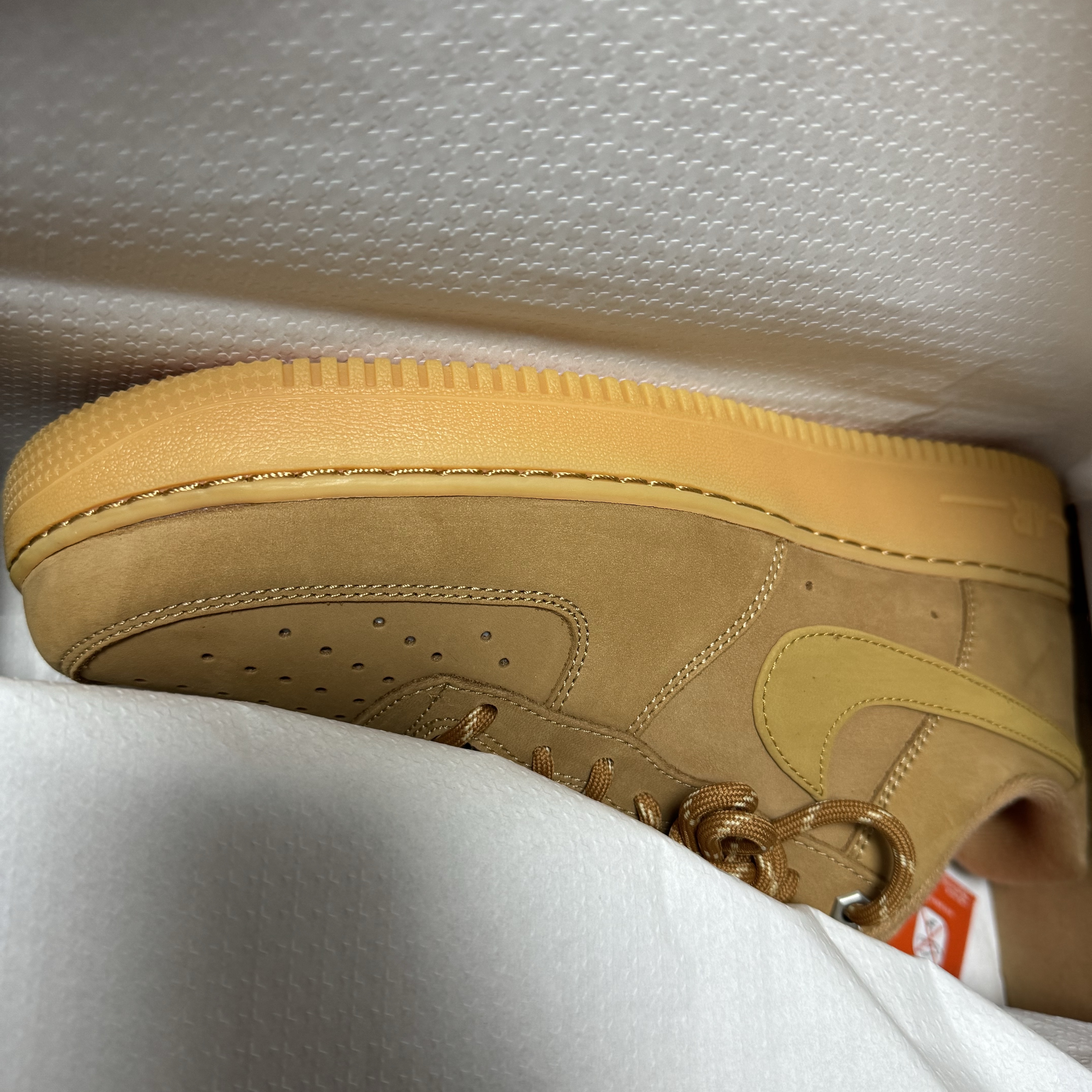 Nike Air Force 1 '07 WB Flax 착용 스타일