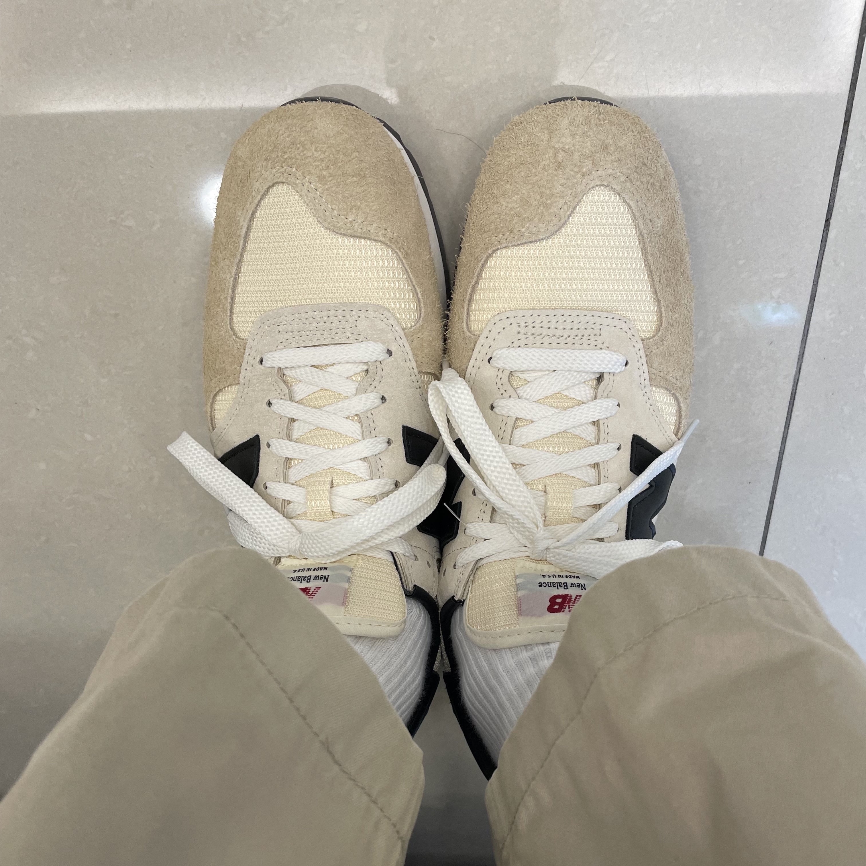 New Balance 990v1 Made in USA Incense Macadamia Nut 착용 스타일