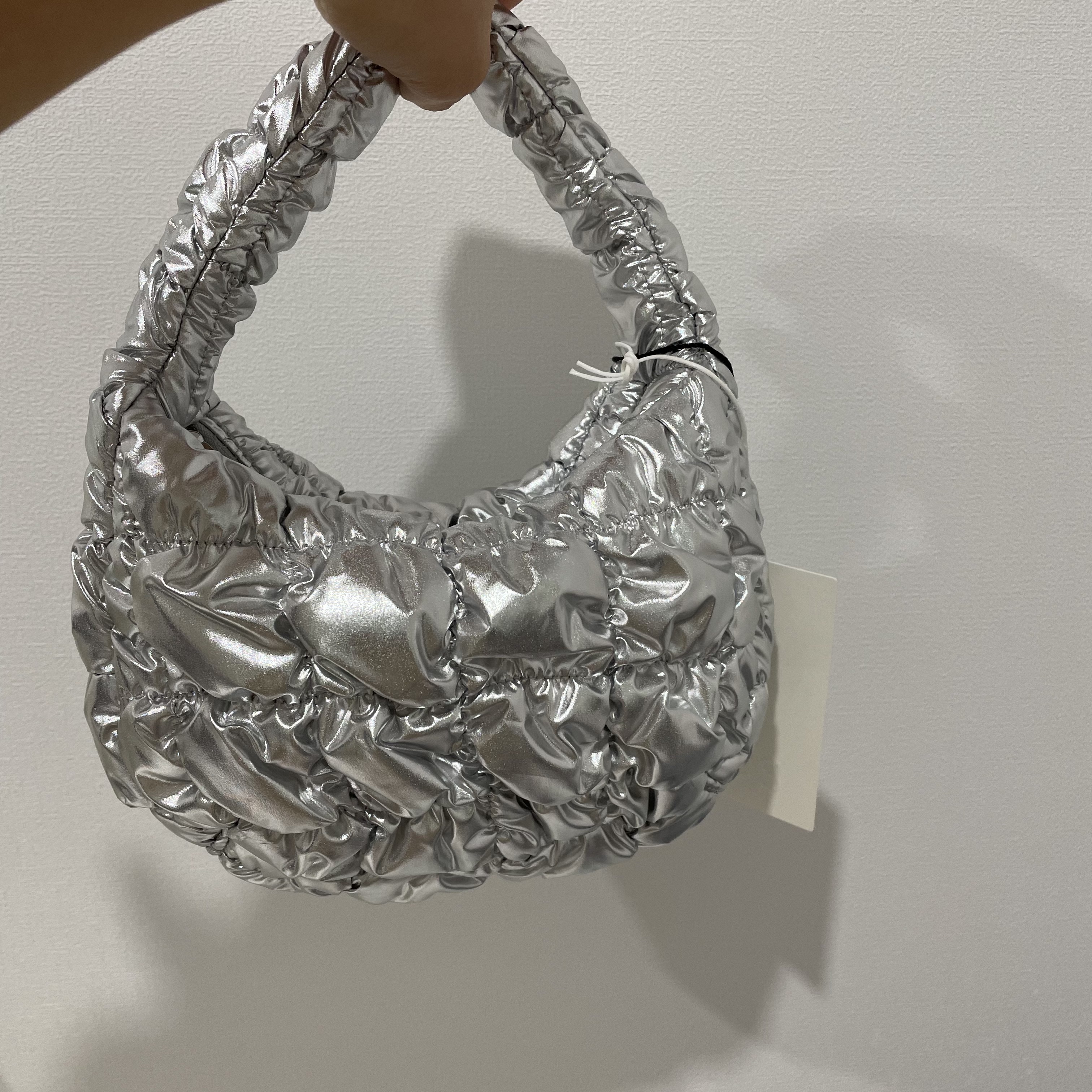 COS Quilted Micro Bag Silver 착용 스타일