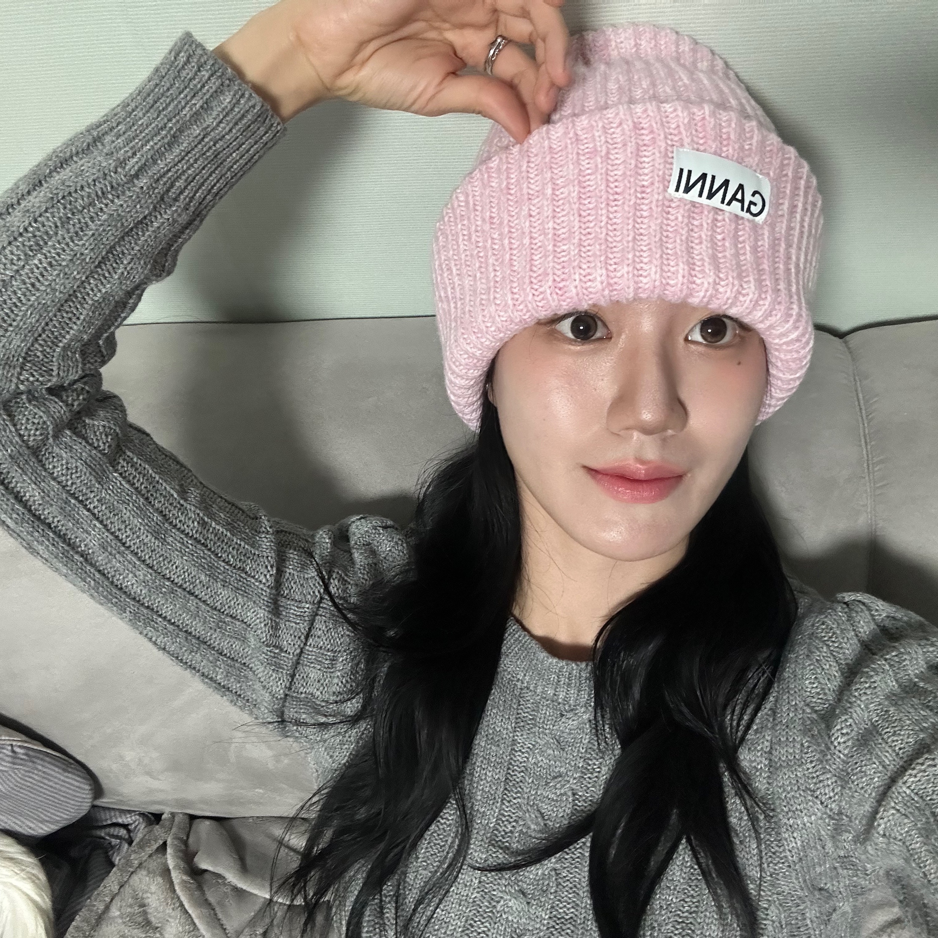 Ganni Wool Beanie Lilac Sachet, Lemaire Medium Croissant Bag Coated Cotton Dusty Mastic 착용 스타일 - 3
