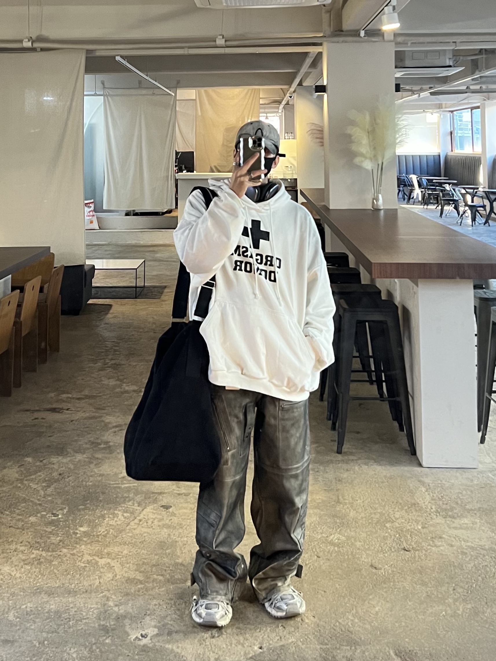 Project G/R Flight Denim Pants Dust Grey, Project G/R Orgasm Donor Hoodie Dirty White 착용 스타일