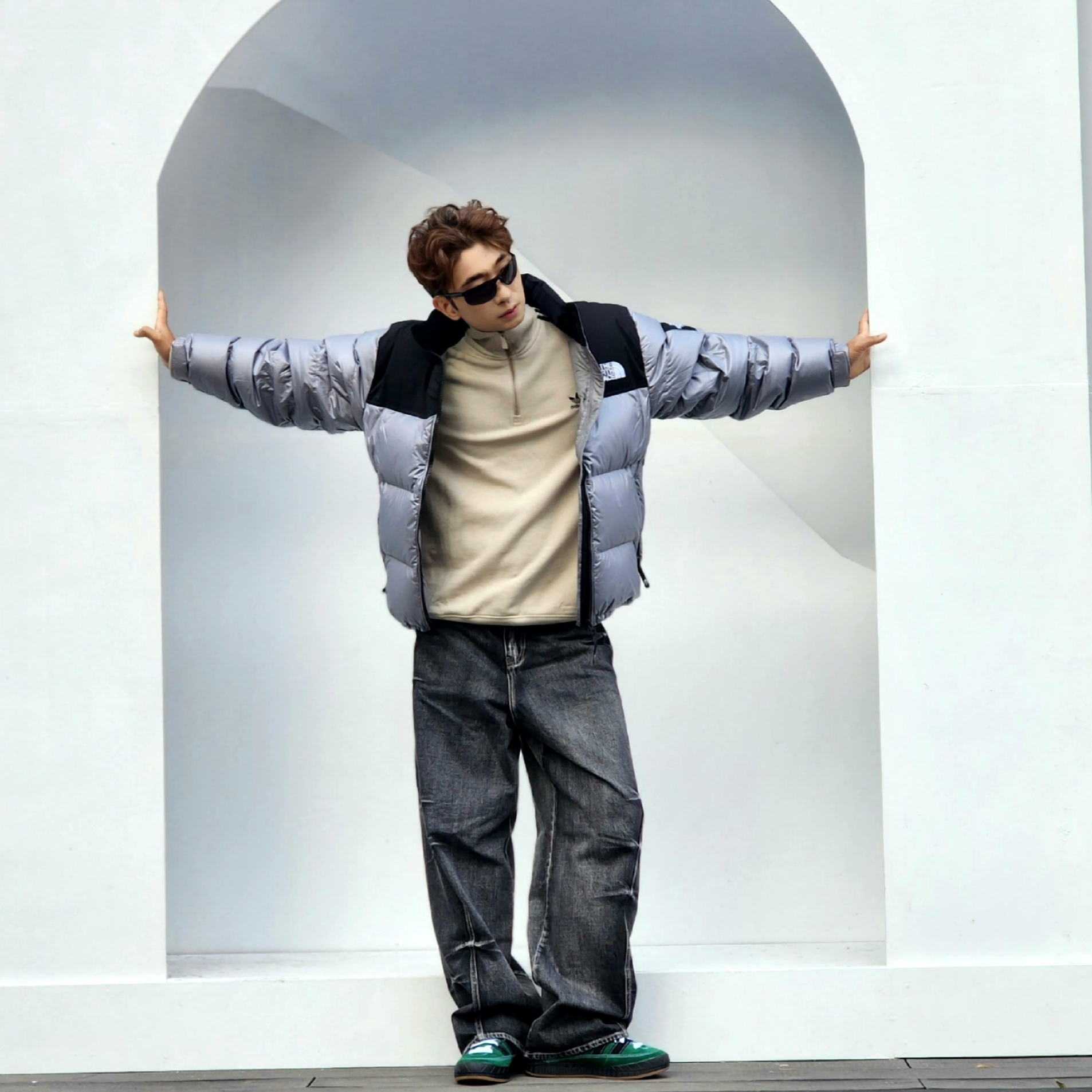 Adidas x YNuK Adimatic Dark Green Core Black, The North Face White Label Novelty Nuptse Down Jacket Heather Gray 착용 스타일 - 1