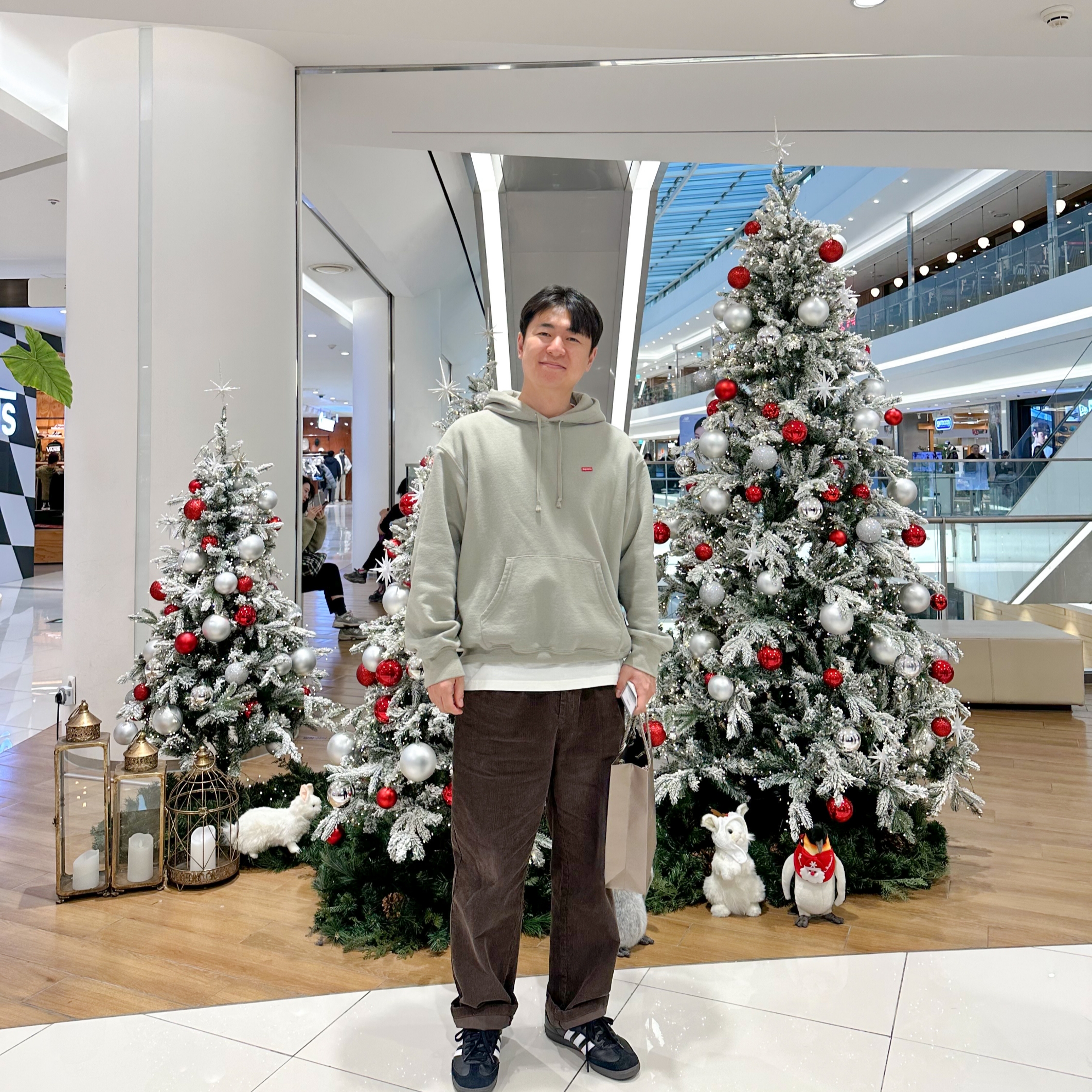 Adidas Samba OG Black White Gum, Supreme Small Box Hooded Sweatshirt Olive - 23SS 착용 스타일