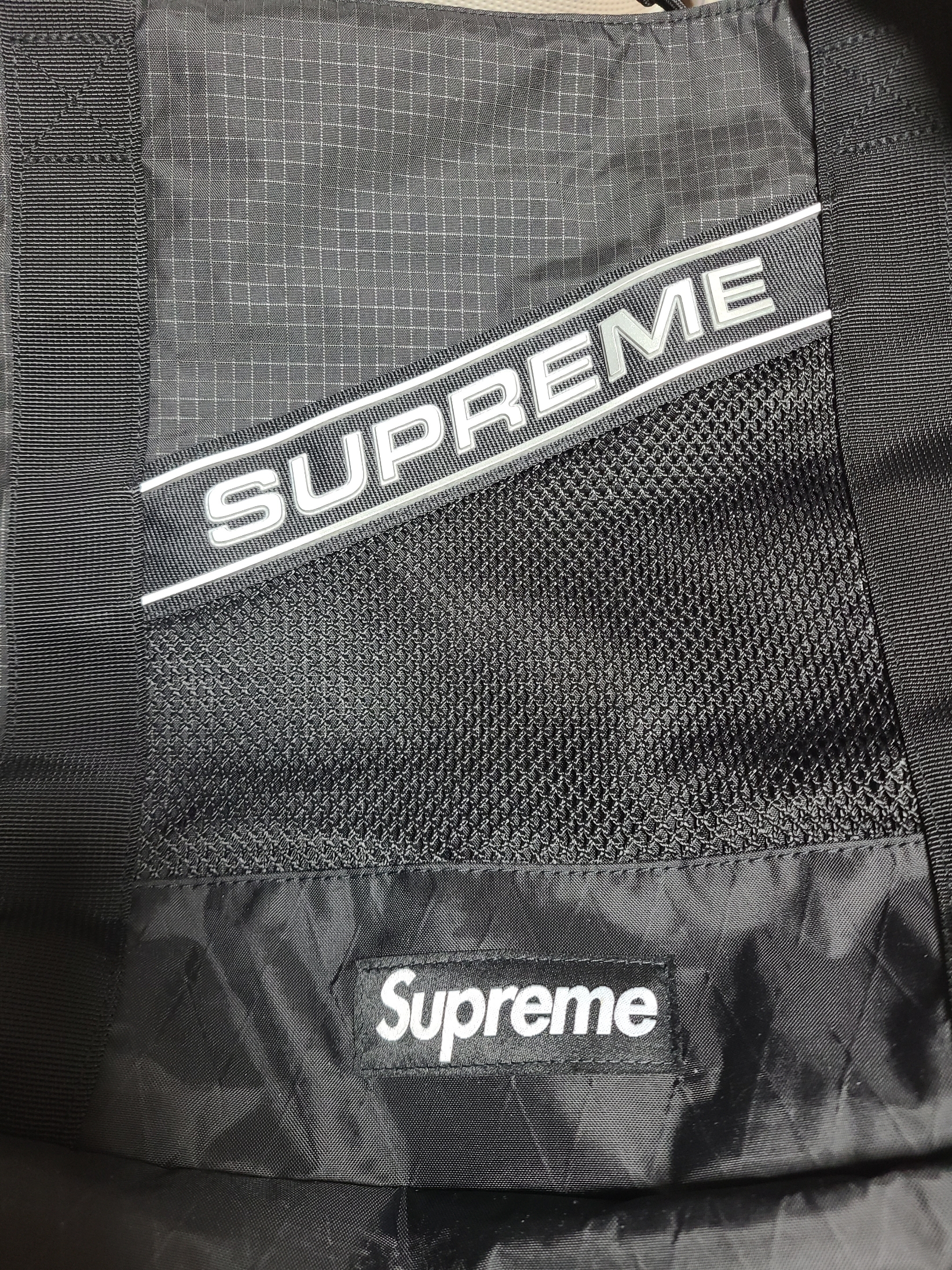 Supreme Tote Bag Black - 23FW 착용 스타일 - 2