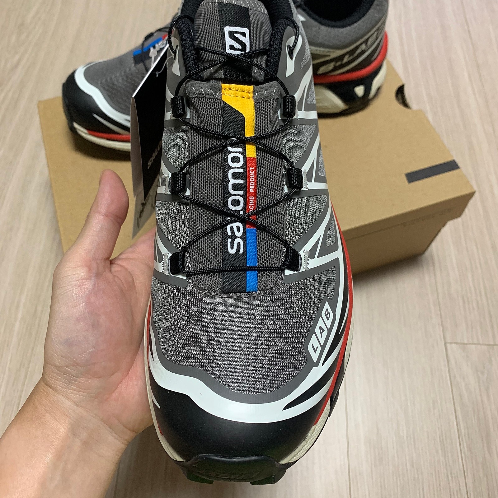 Salomon XT-6 Pewter Aurora Red 착용 스타일 - 5