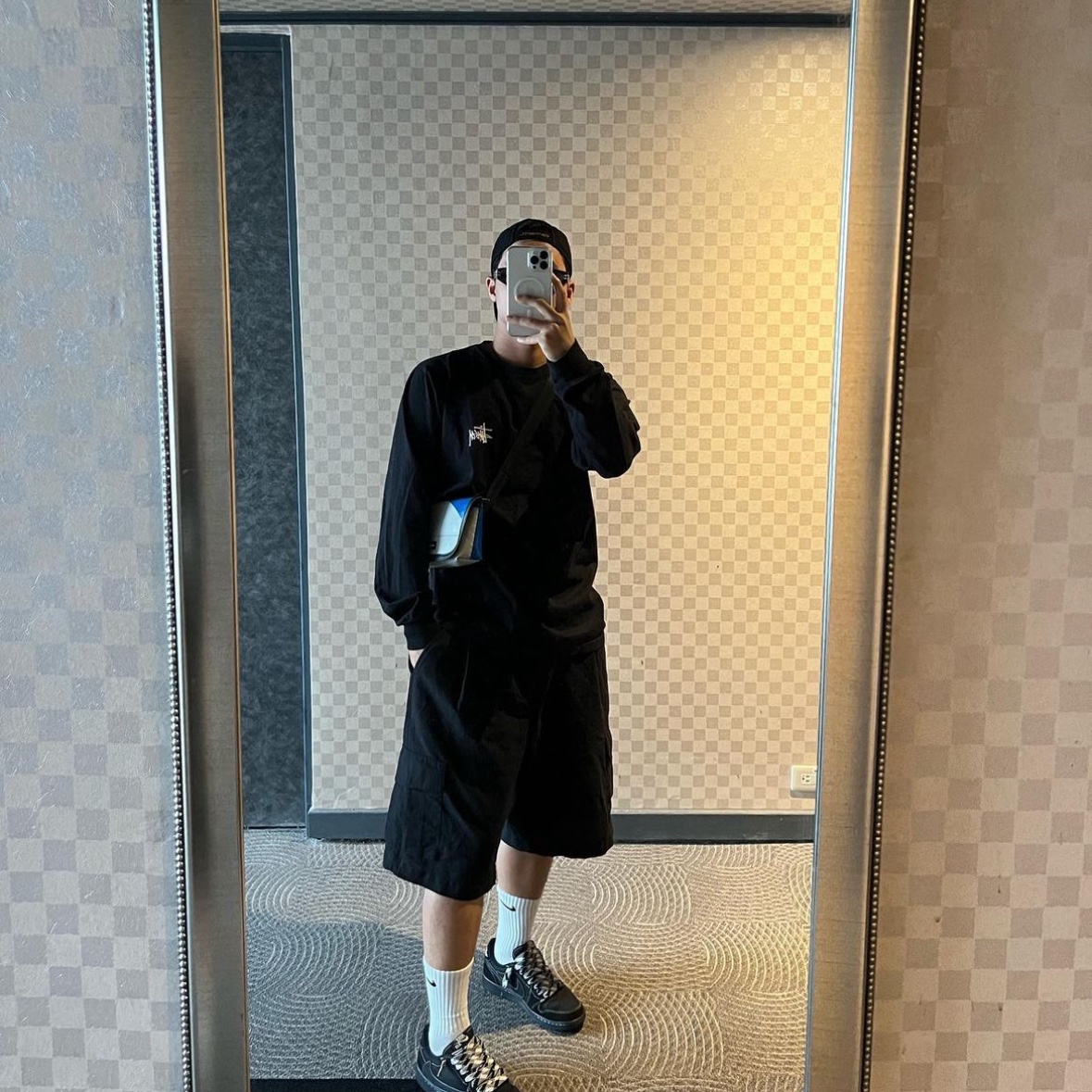 Stussy Basic Stussy LS T-Shirt Black 2022, Jordan 1 x Travis Scott Retro Low OG SP Black Phantom 착용 스타일
