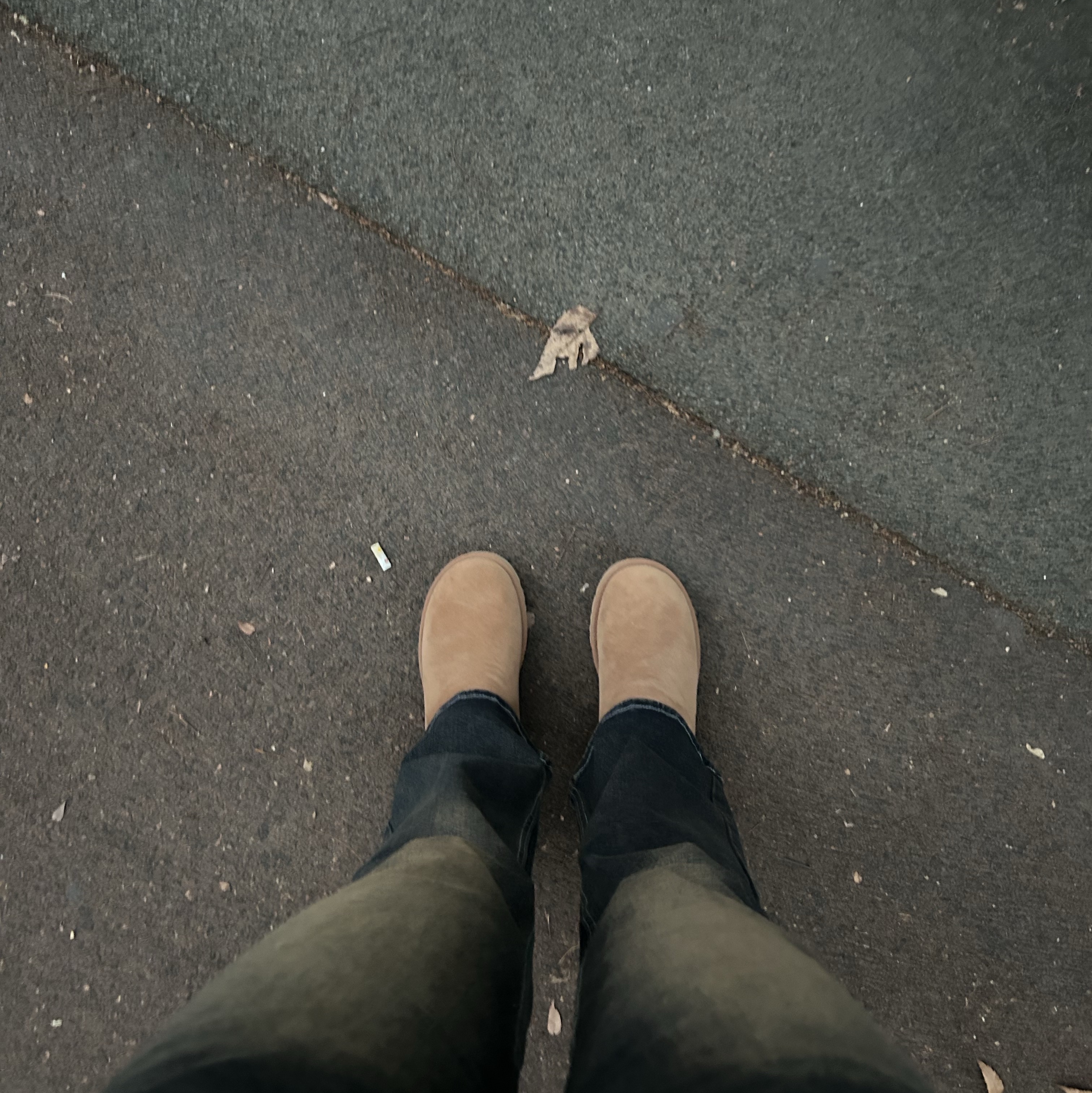 (W) UGG Classic Ultra Mini Boots Chestnut 착용 스타일