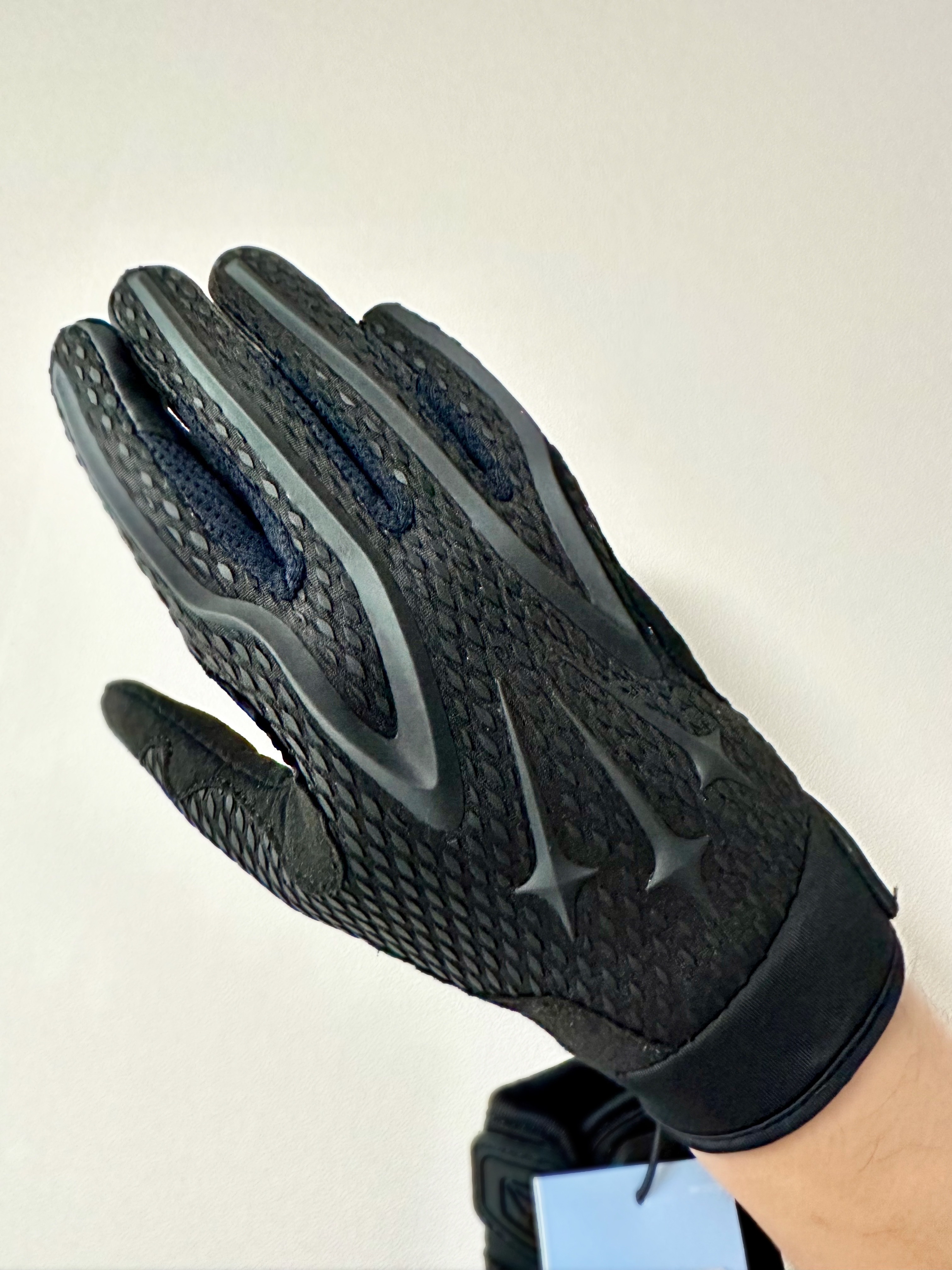 Nike x Drake Nocta Gloves Black 착용 스타일