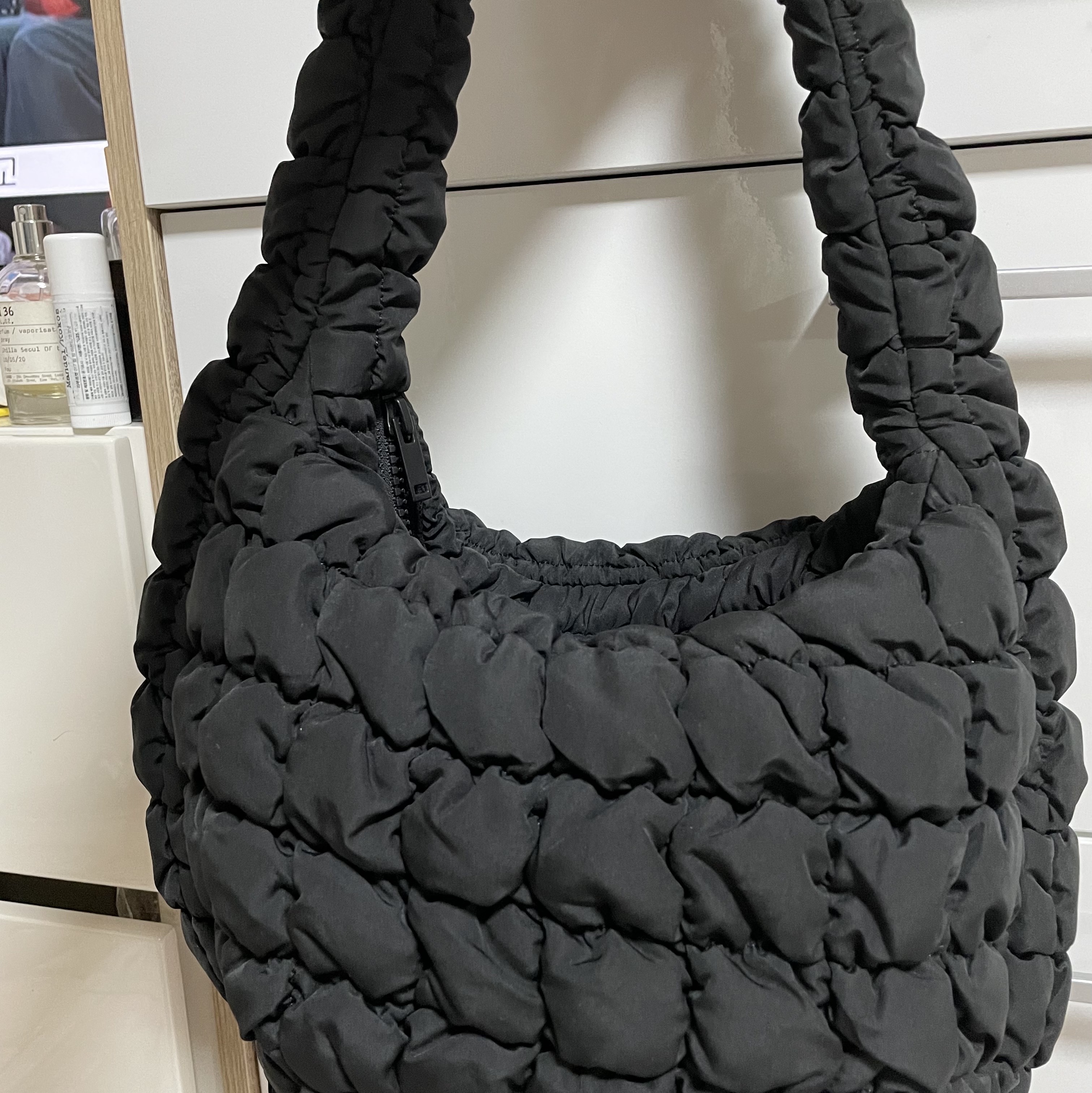 COS Quilted Mini Bag Black 착용 스타일