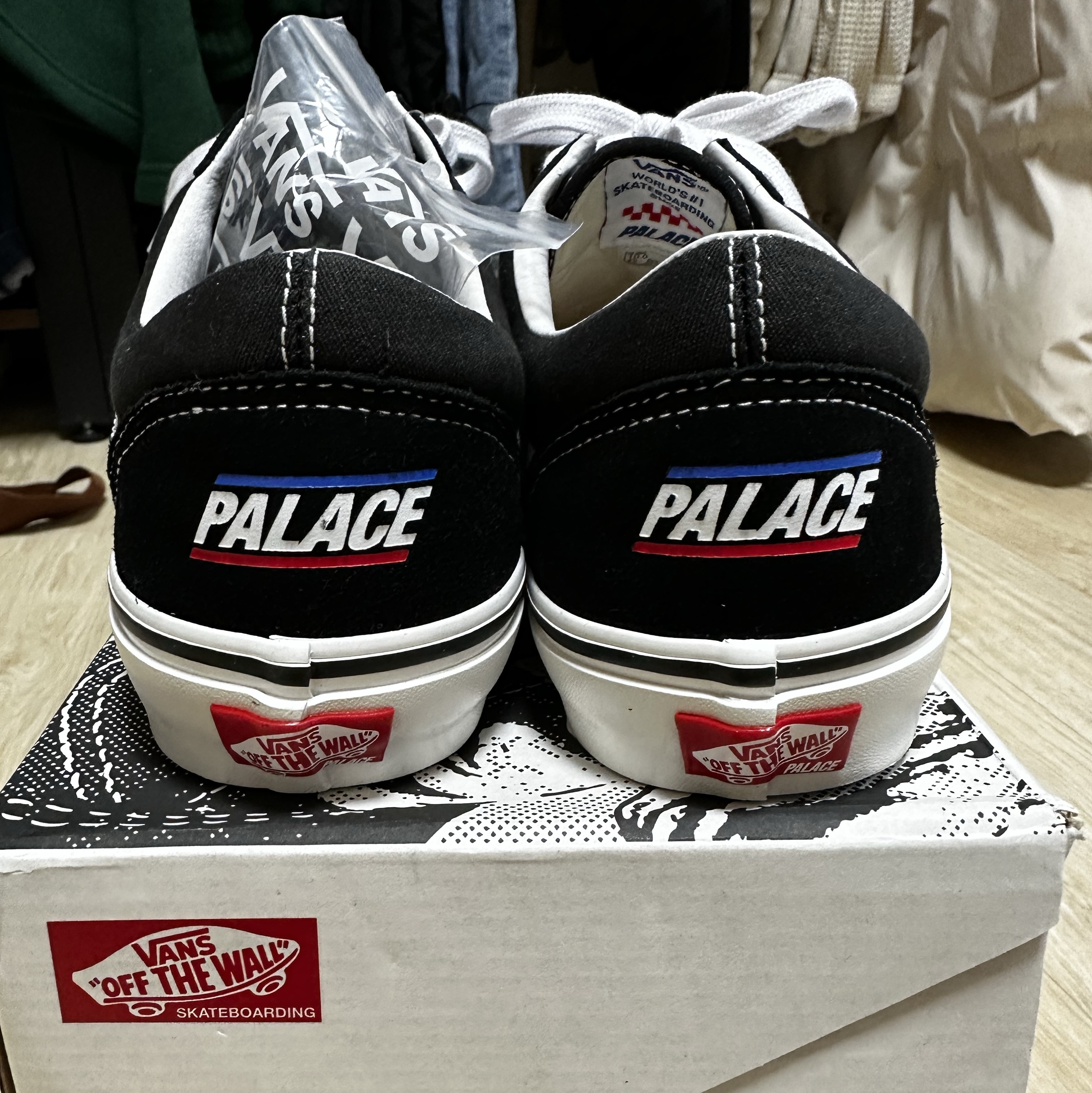Vans x Palace Skate Old Skool Black White 착용 스타일 - 2