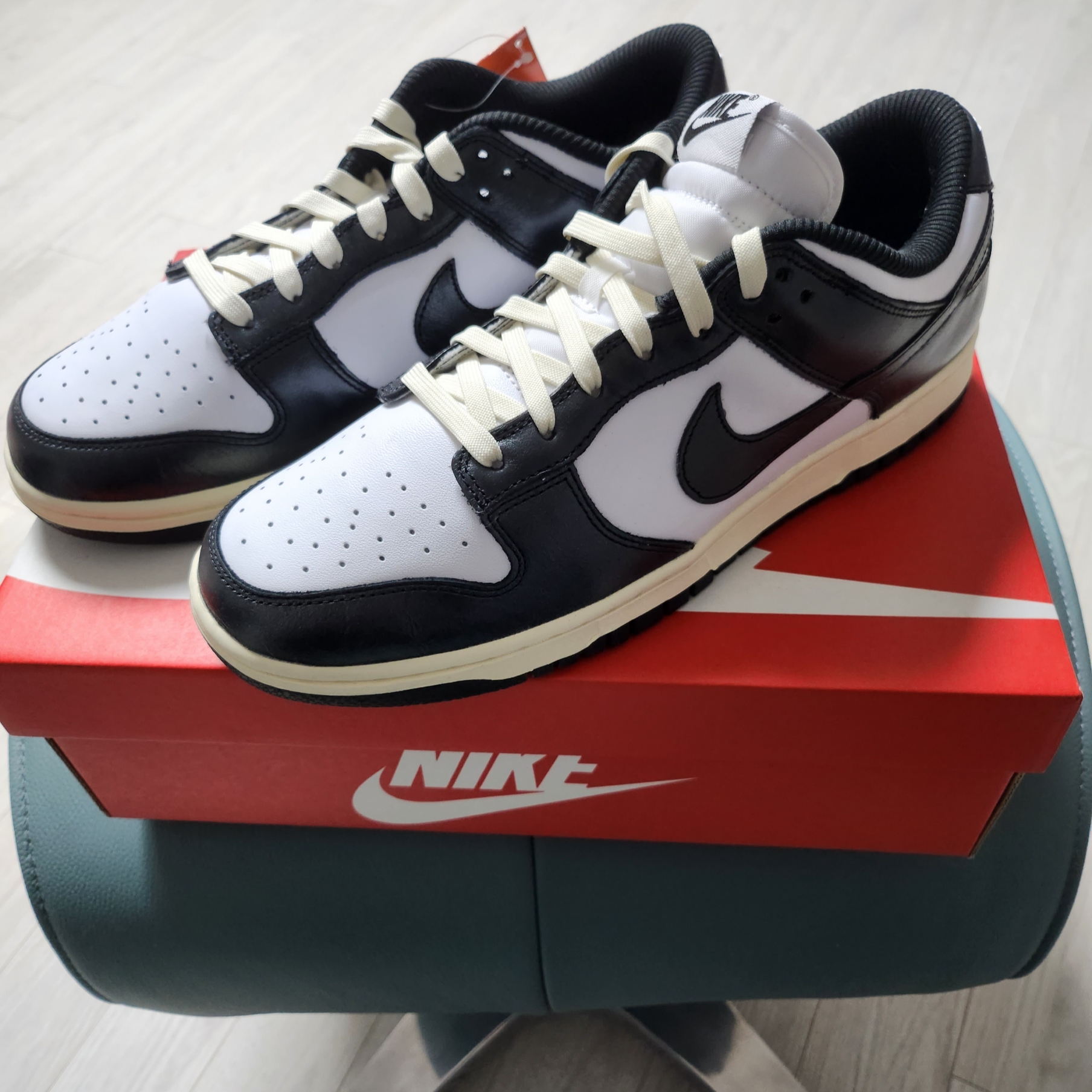 (W) Nike Dunk Low Vintage Black and White 착용 스타일