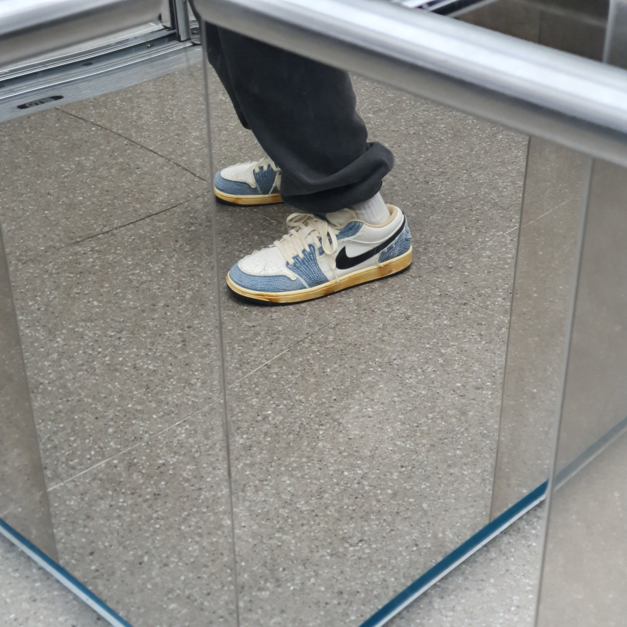 Jordan 1 Low World Make Japan 착용 스타일 - 3