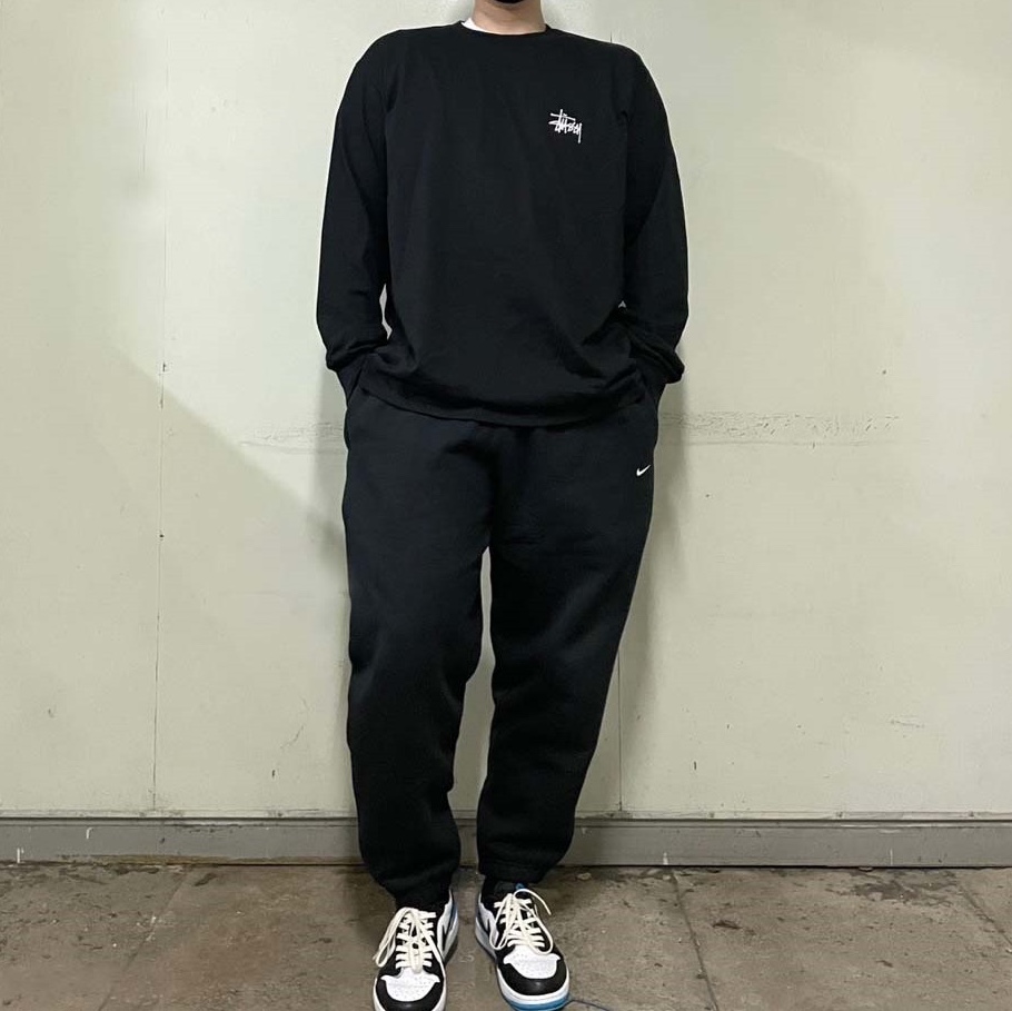 Jordan 1 Retro Low OG Black and Dark Powder Blue, Nike NRG Solo Swoosh Fleece Pants Black White - Asia 착용 스타일 - 2