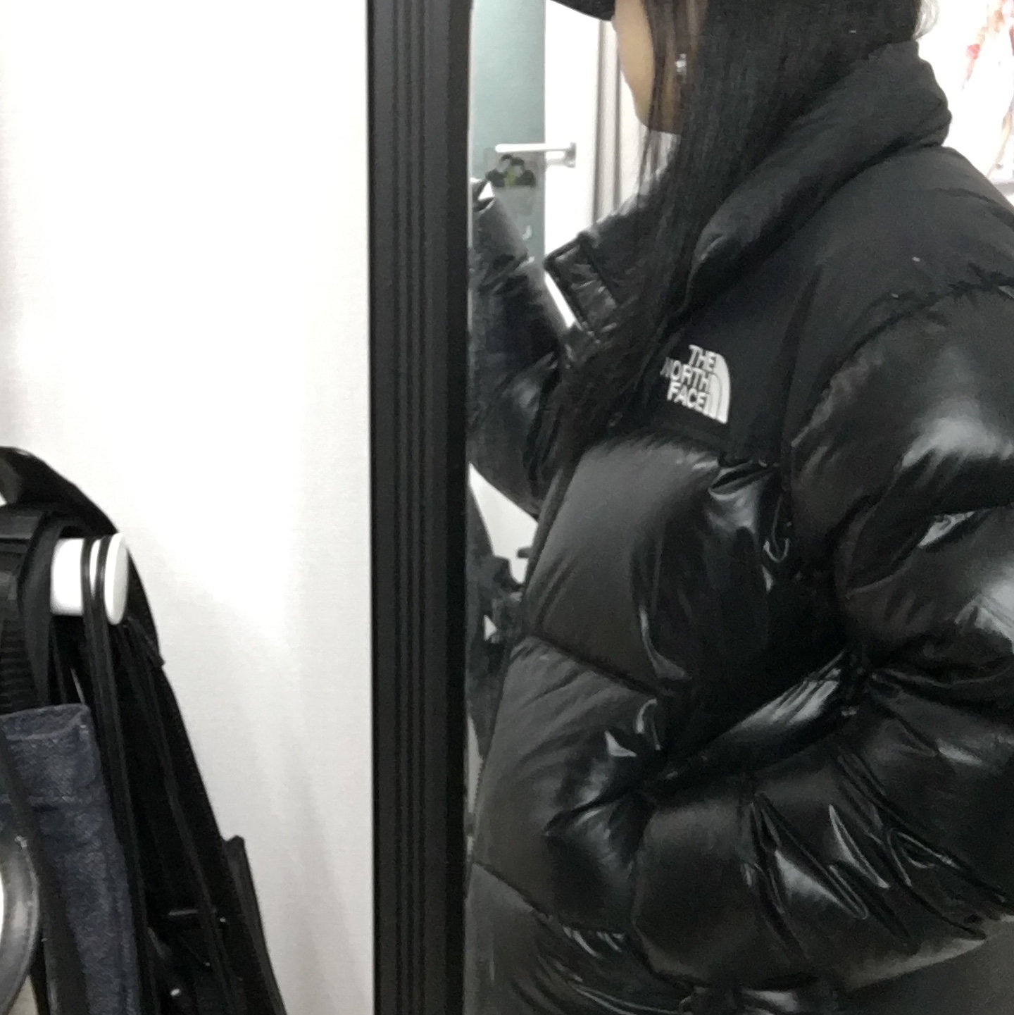 The North Face 1996 Eco Nuptse Jacket Real Black, The North Face Nuptse Mule Black 착용 스타일 - 1