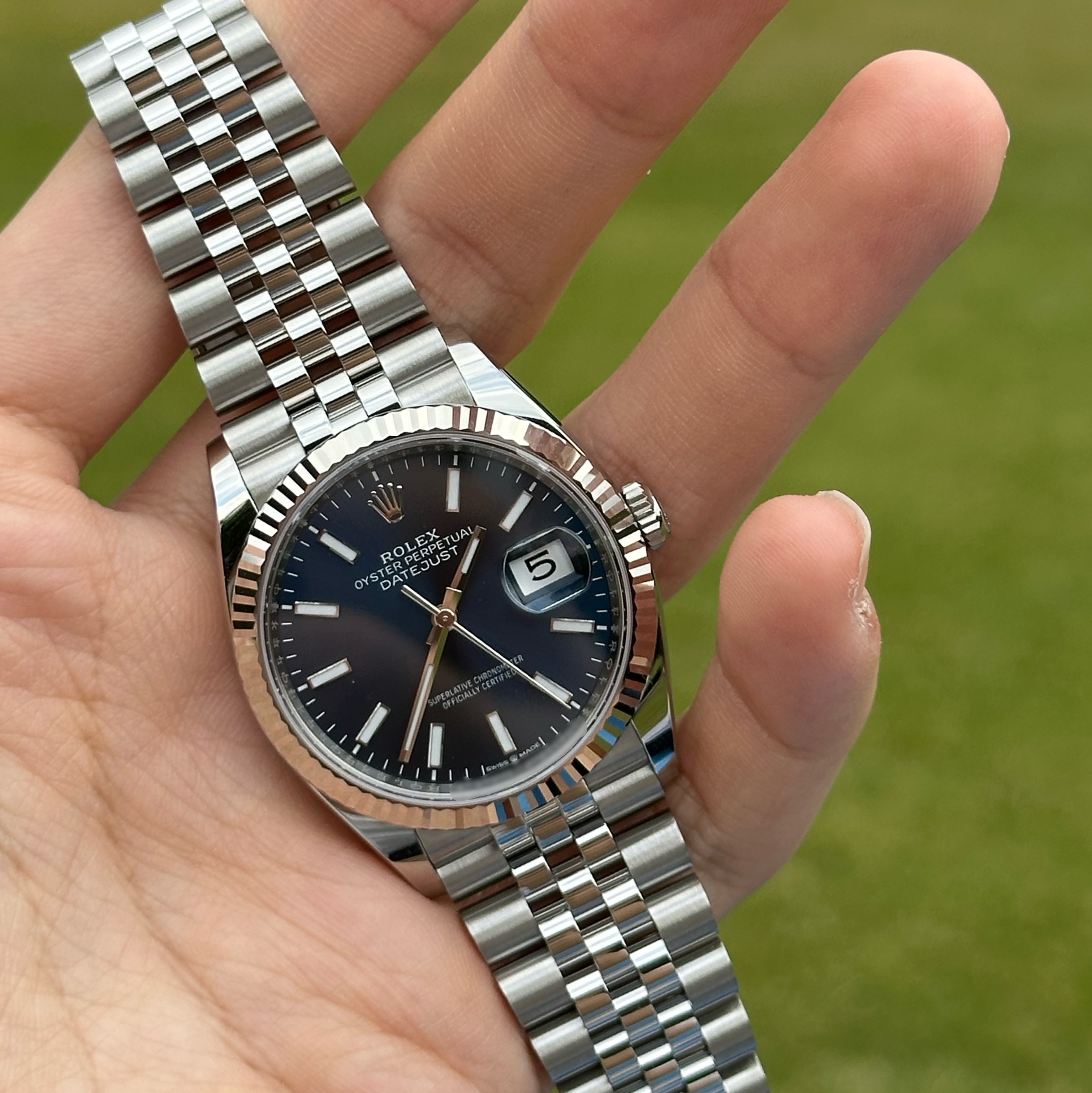 Rolex Datejust 36mm 126234 Bright Blue Jubilee 착용 스타일 - 1
