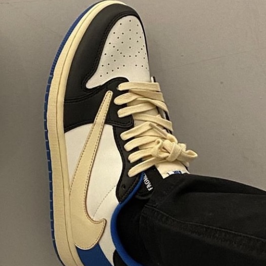 Jordan 1 x Travis Scott x Fragment Retro Low OG SP Military Blue 착용 스타일