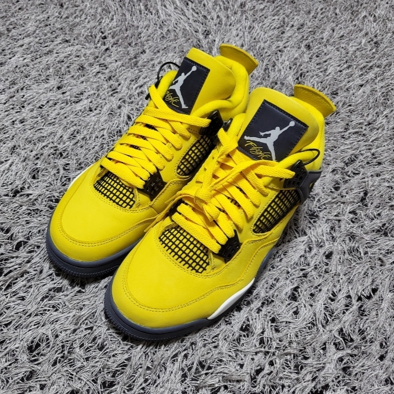 Jordan 4 Retro Tour Yellow 착용 스타일