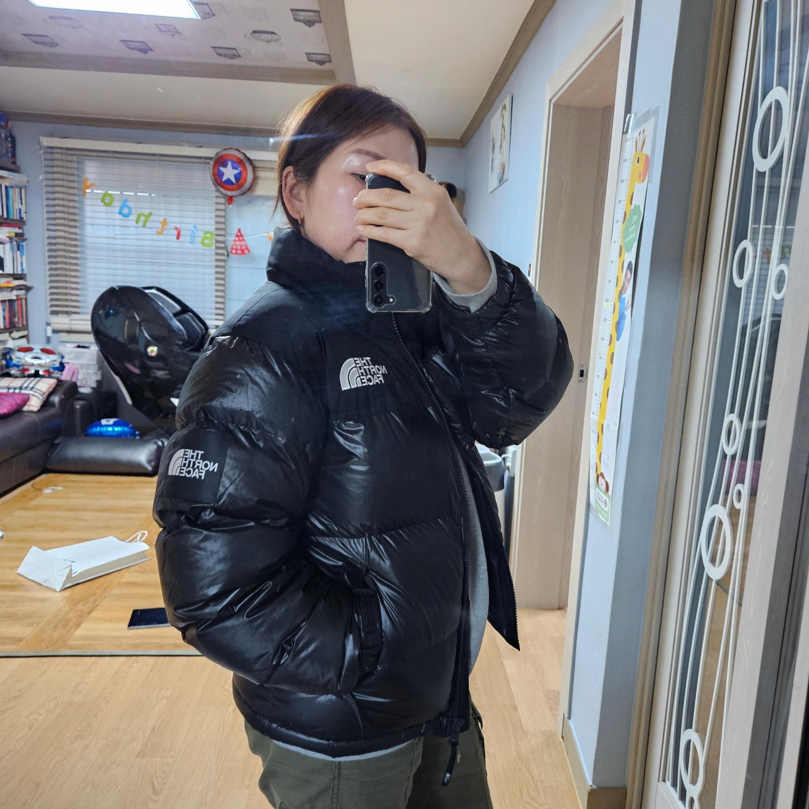 (W) The North Face White Label Novelty Nuptse Down Jacket SP Real Black 착용 스타일 - 3