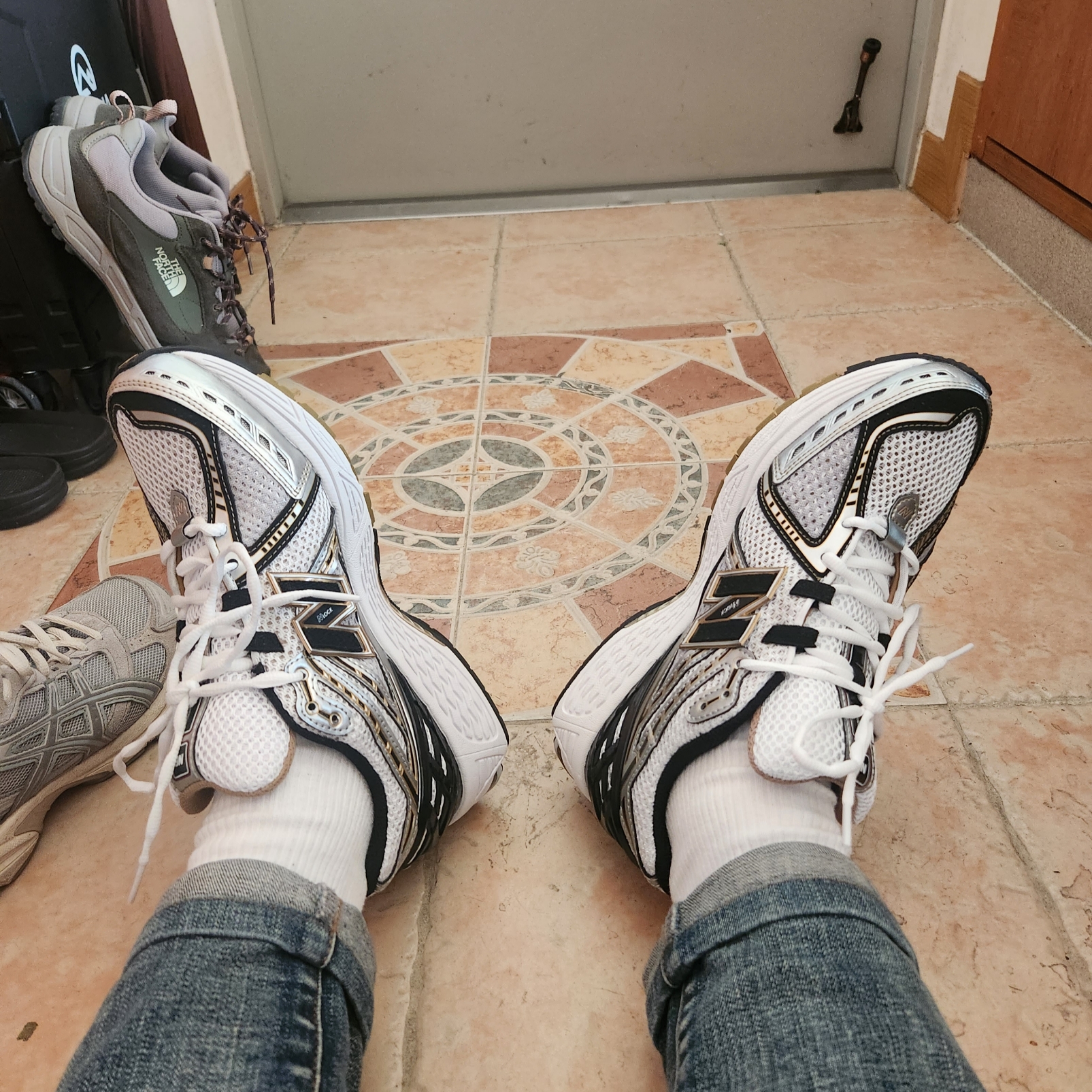 New Balance 1906R White Gold 착용 스타일 - 2