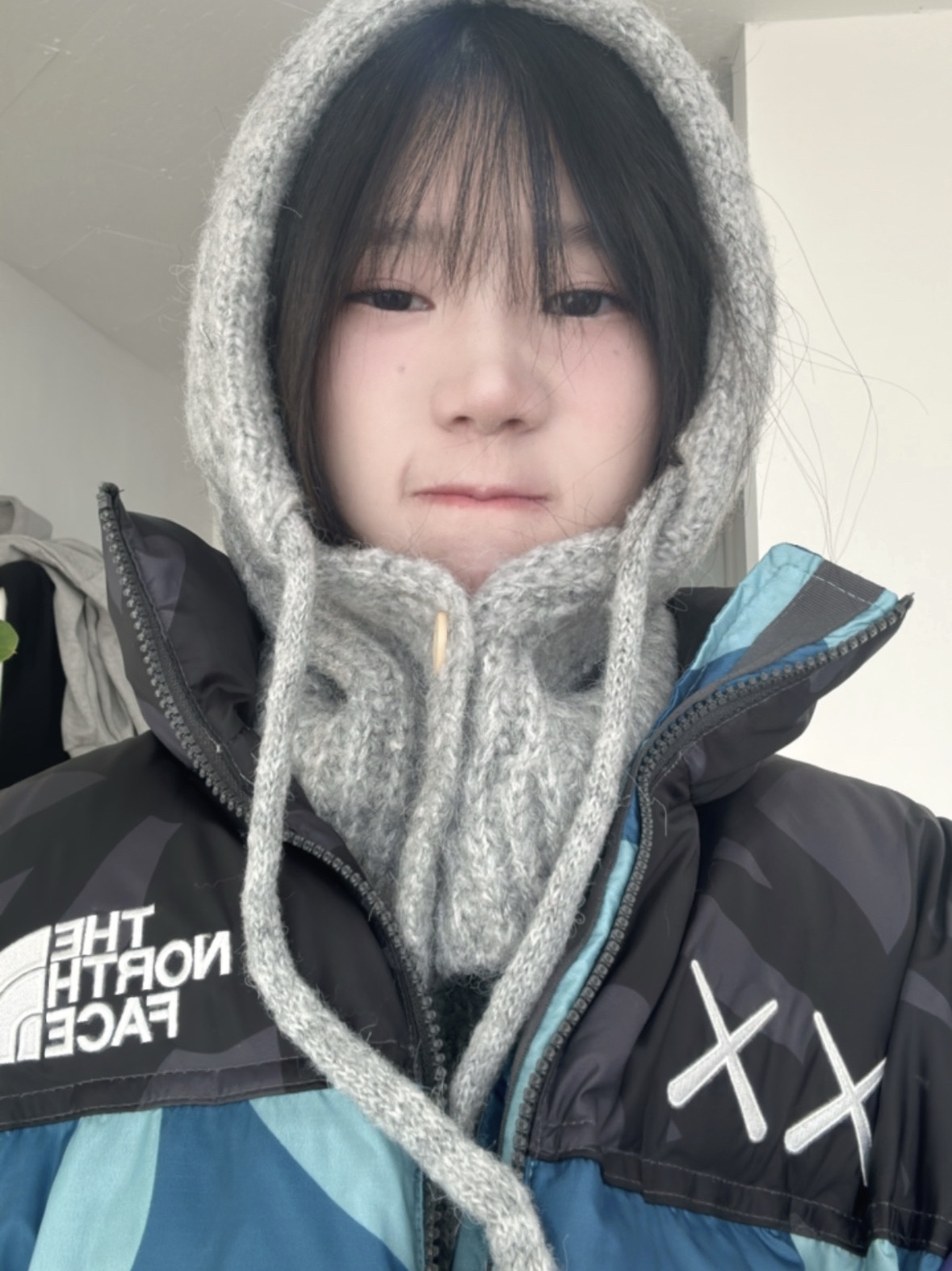 The North Face x Kaws 1996 Retro Nuptse Jacket Monterey Blue 착용 스타일 - 2