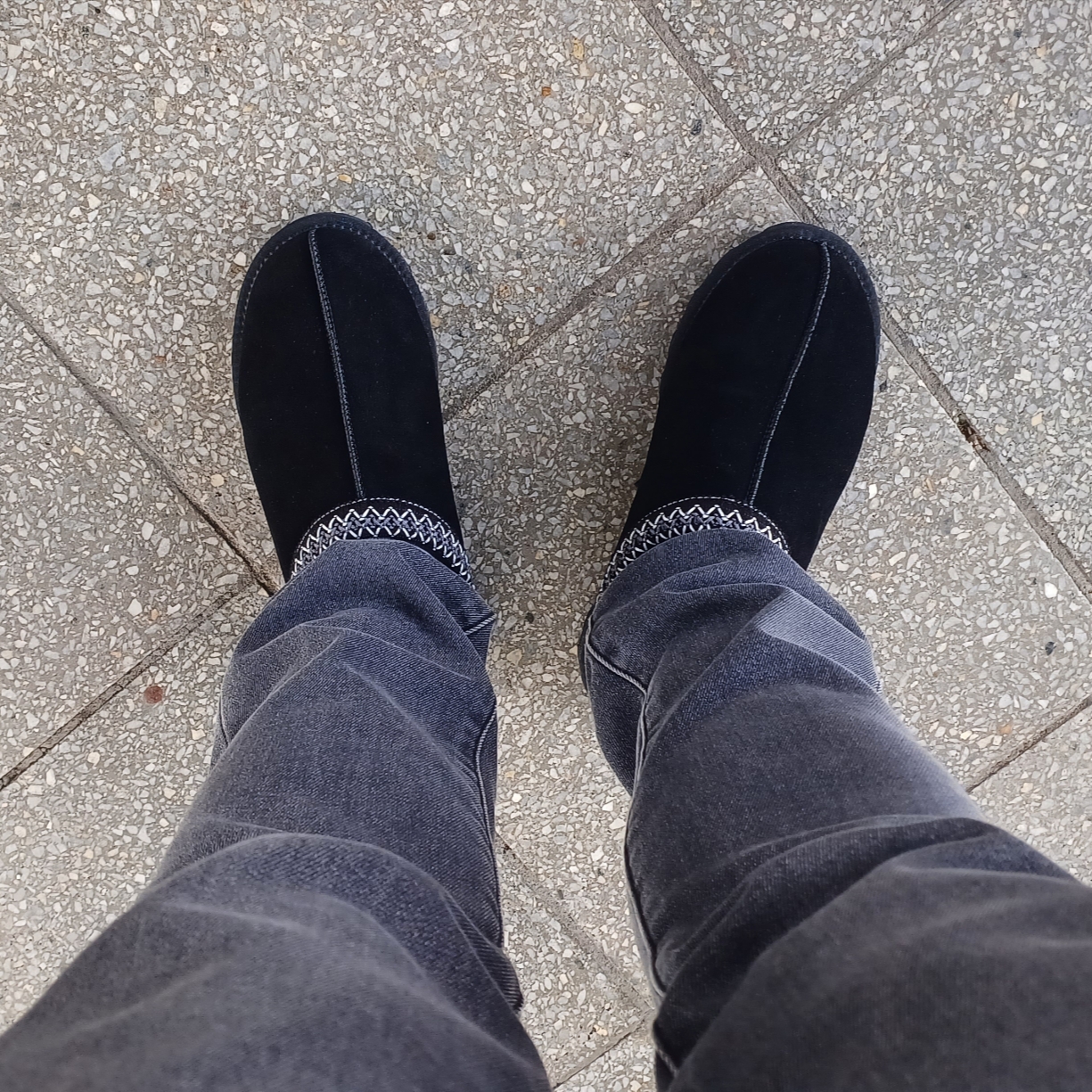 UGG Tasman Black 착용 스타일
