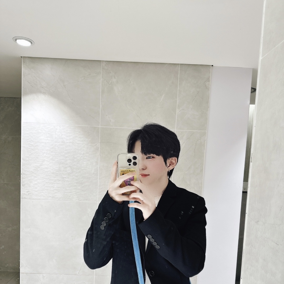 Ader Error Ortei Blazer Navy 착용 스타일