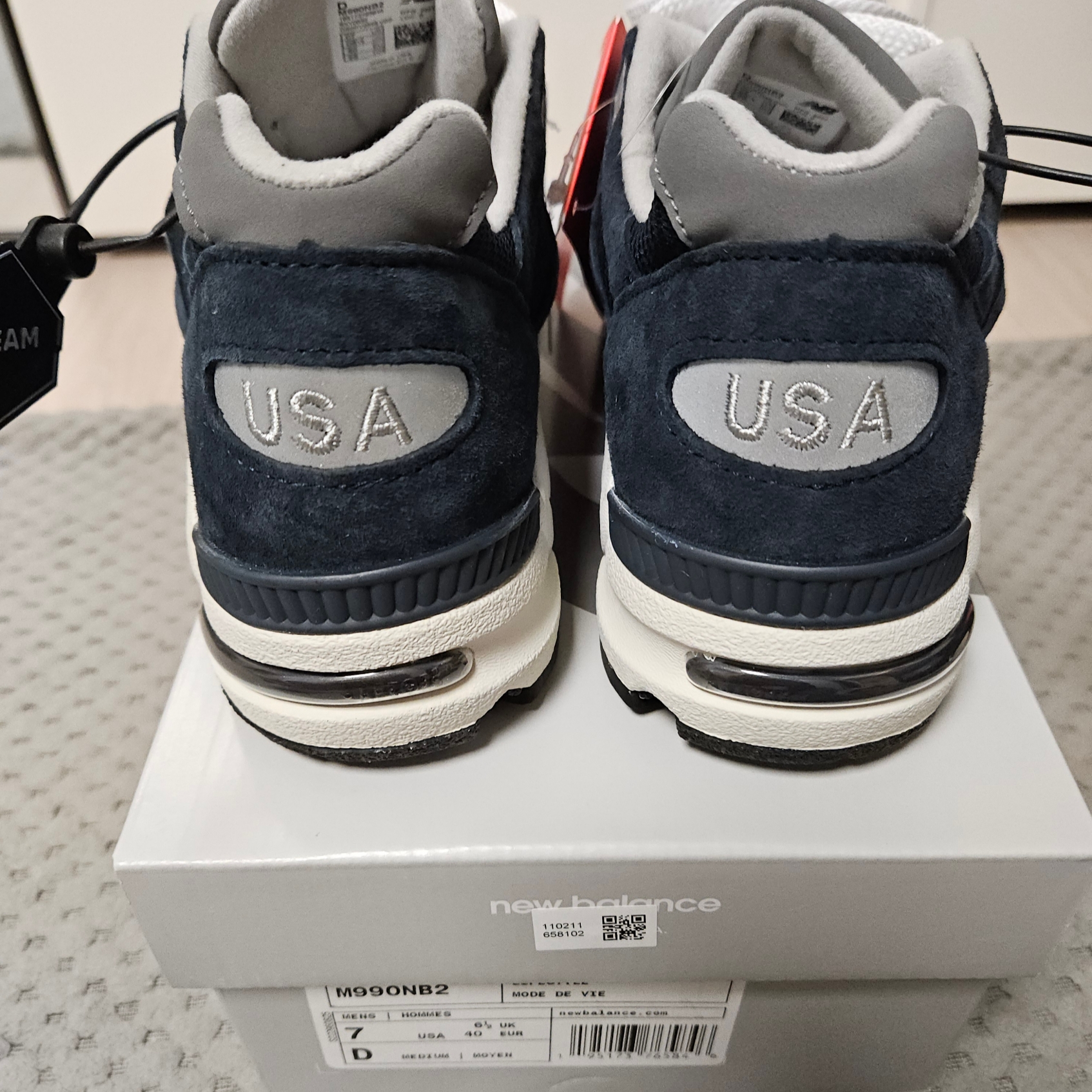 New Balance 990v2 Made in USA Navy 착용 스타일 - 3