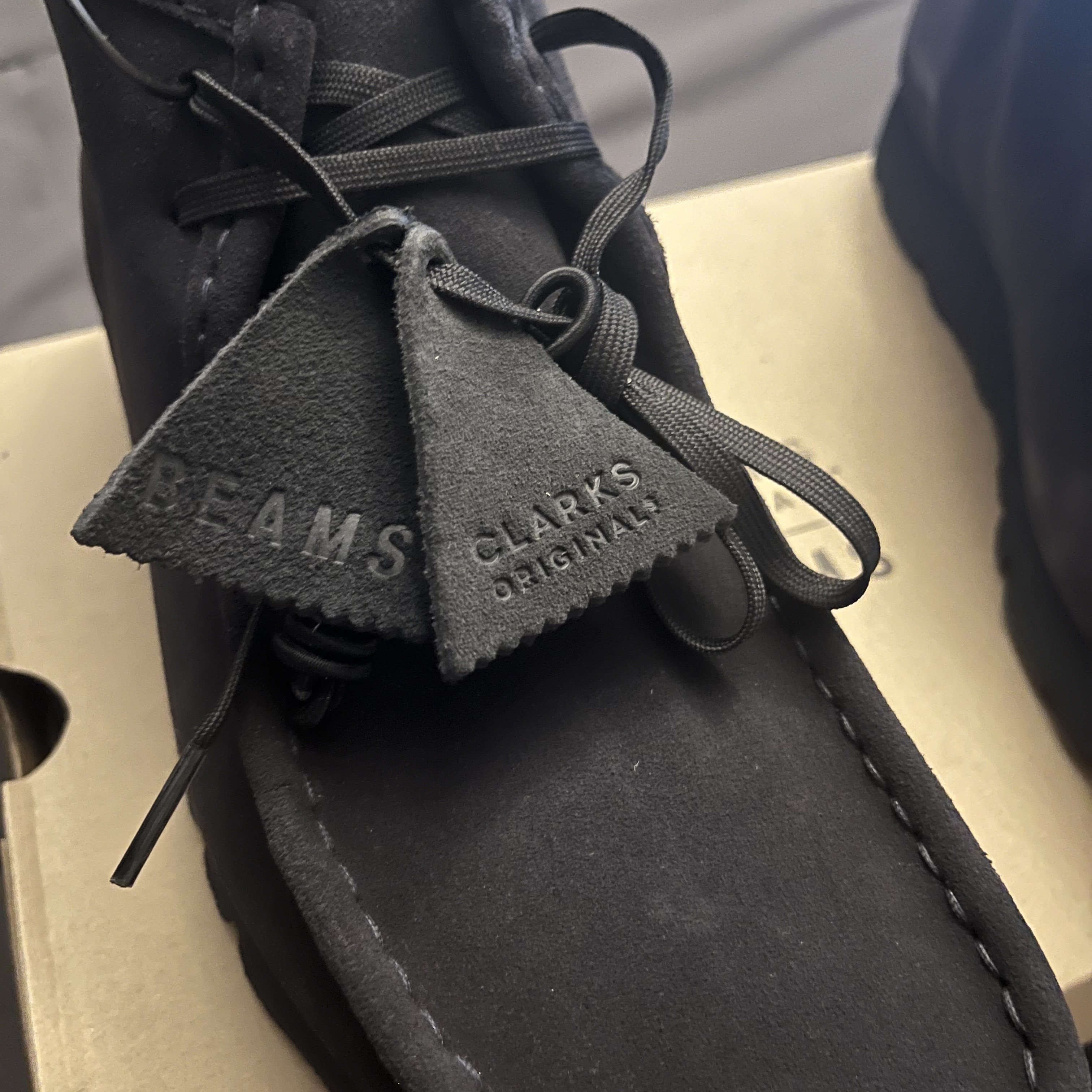 Clarks x Beams Wallabee Boots GTX Navy Suede 착용 스타일 - 2