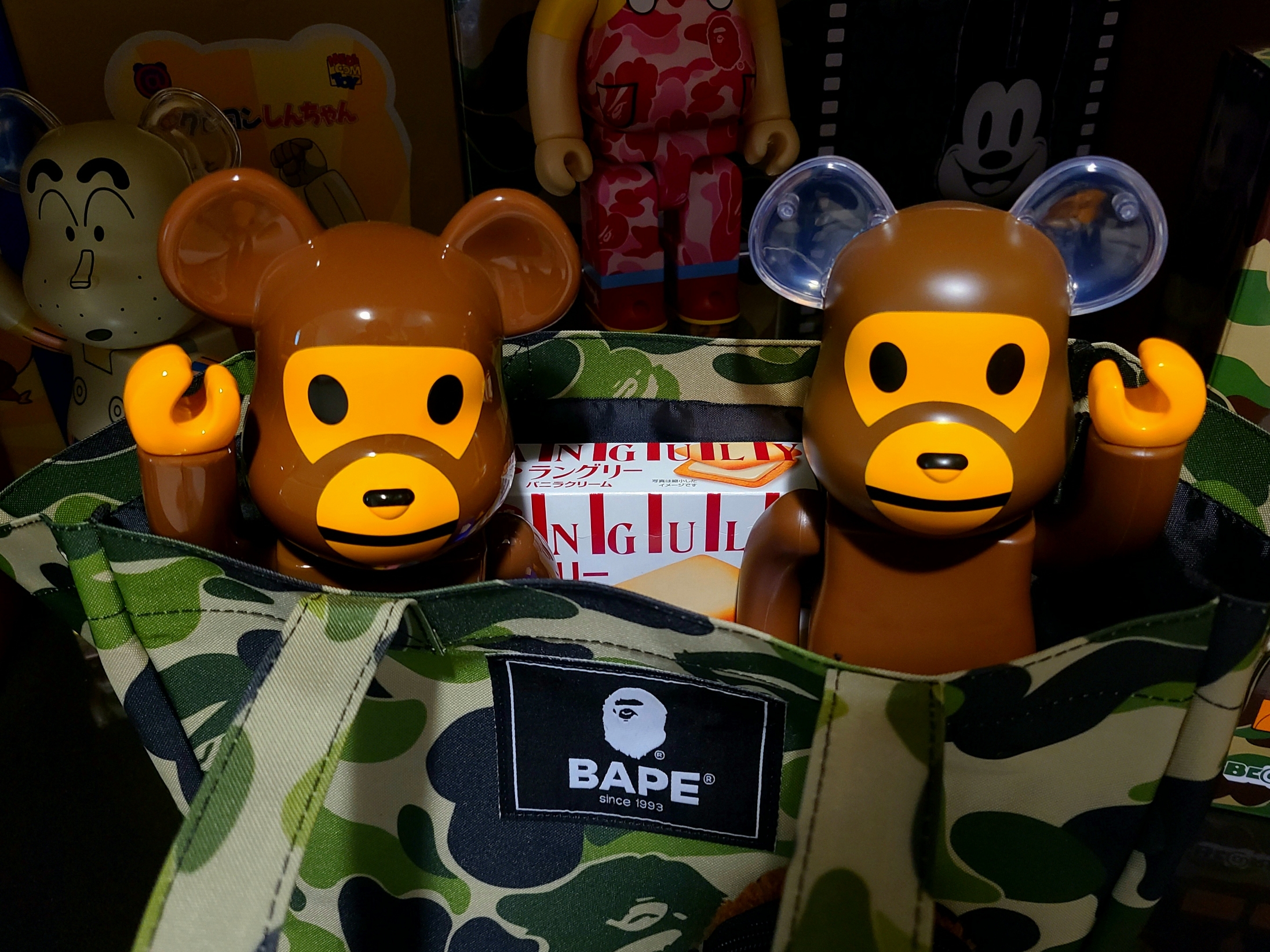 Bearbrick x BAPE Baby Milo Ear Clear Ver. 400%, Bearbrick x BAPE Baby Milo and Banana 100% & 400% Set 착용 스타일