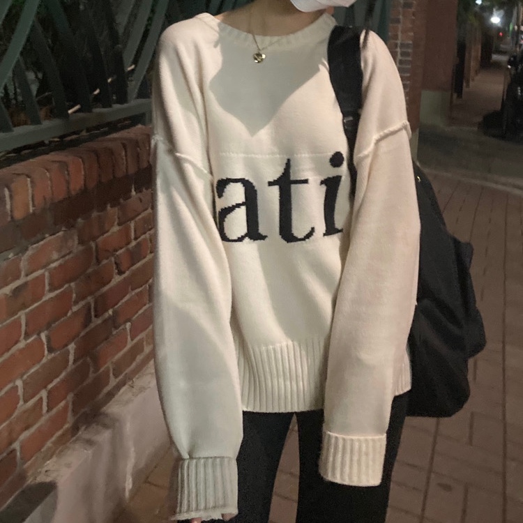 Matin Kim Big Logo Knit Pullover Black, Burberry Mini Classic Vintage Check Cashmere Muffler Archive Beige 착용 스타일 - 2