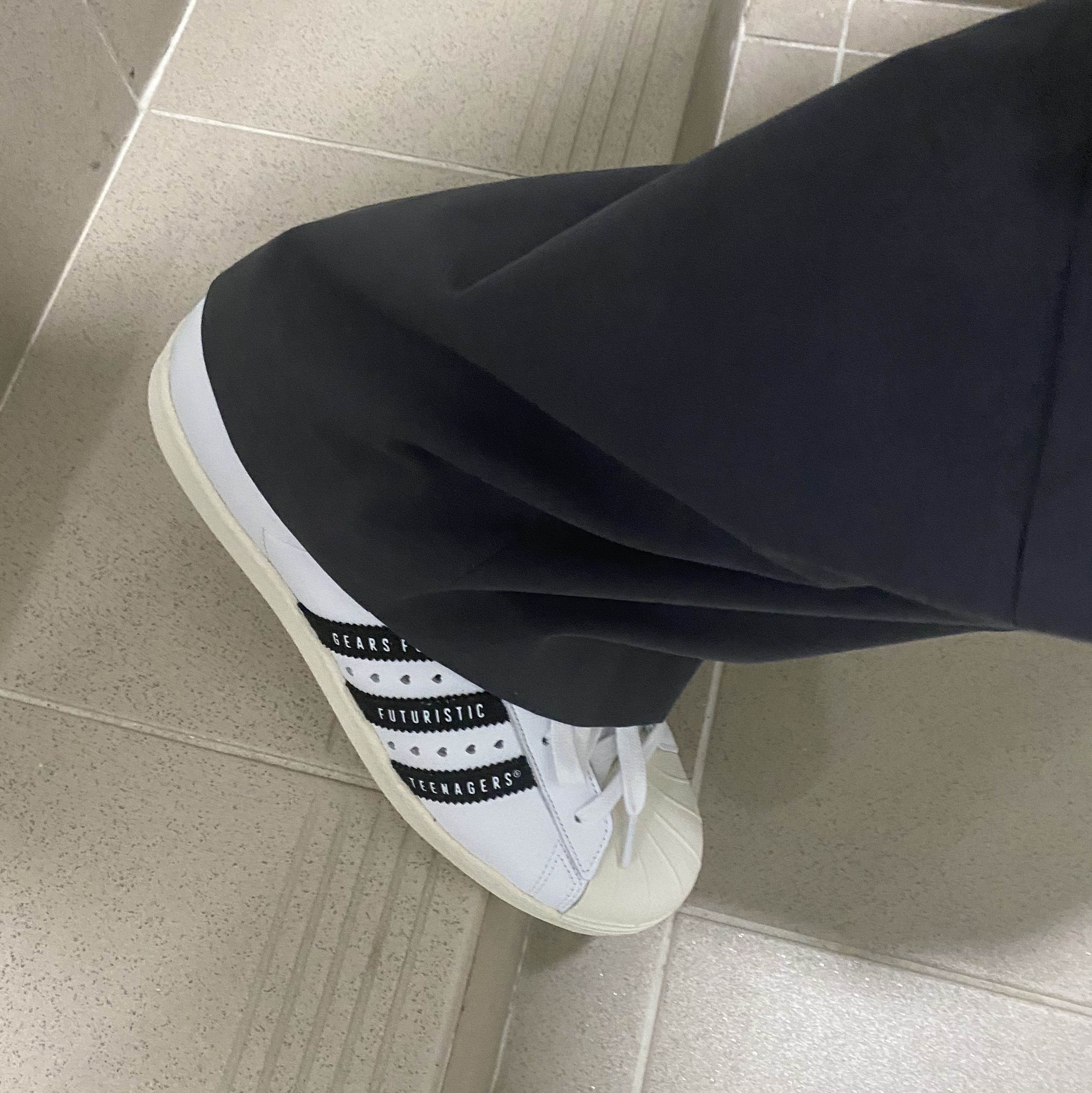 Adidas x Human Made Superstar White Black 착용 스타일 - 1