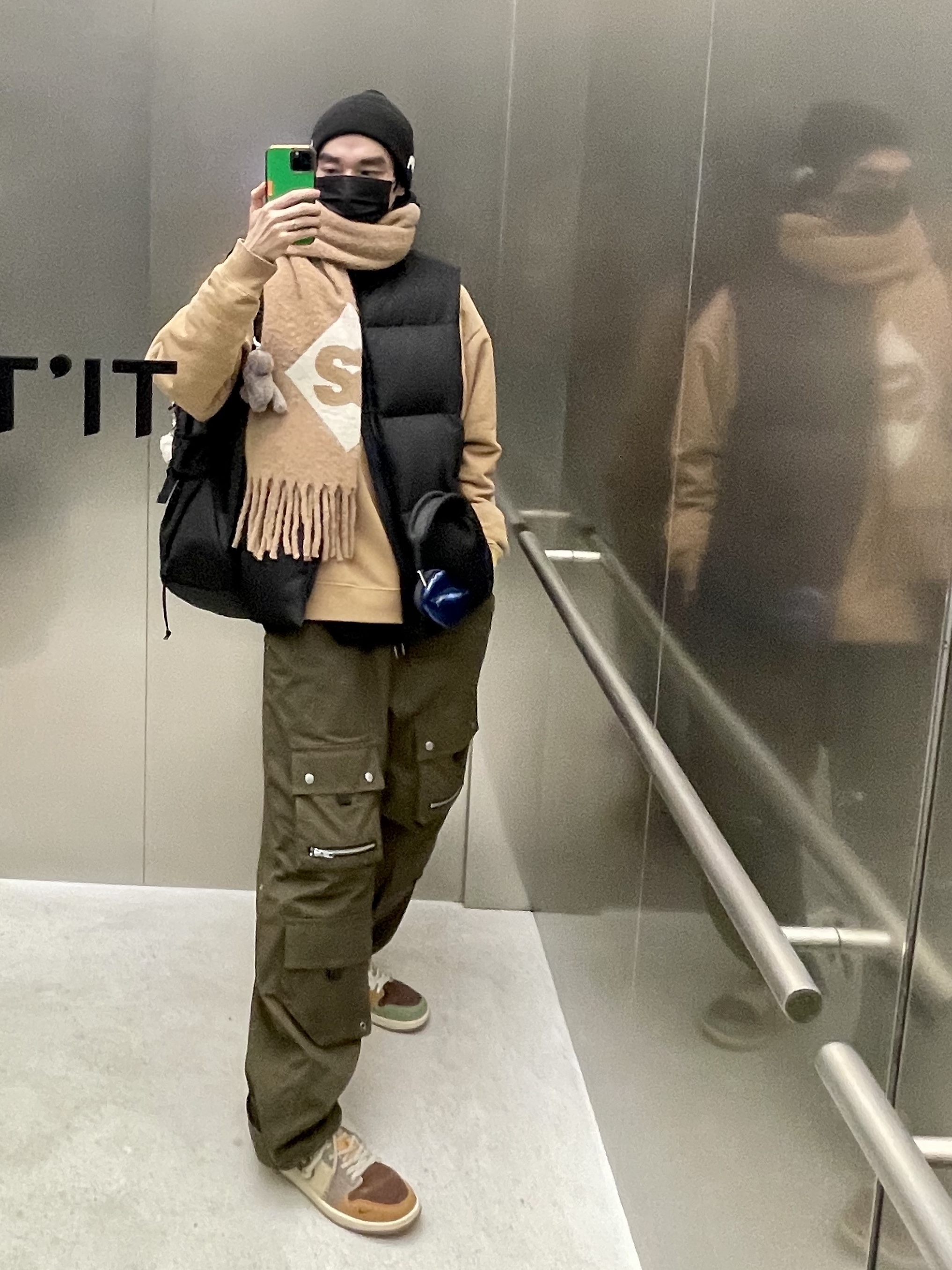 Supreme Backpack Black - 23FW, Ader Error Standic AirPods Max Case Z-Blue 착용 스타일 - 5