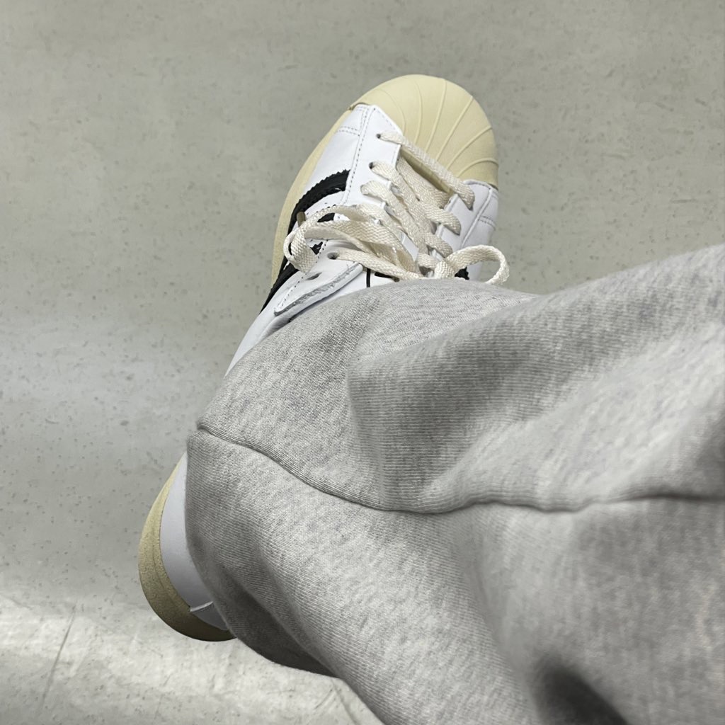 Adidas Superstar 80s Deluxe Vintage White Black 착용 스타일