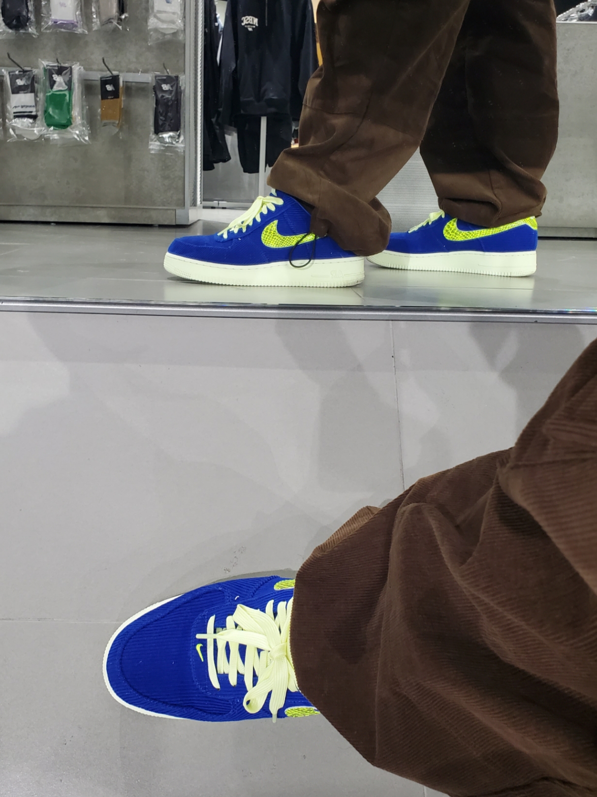 (W) Nike x Olivia Kim Air Force 1 Low No Cover, New Balance 878 Gray 착용 스타일 - 3