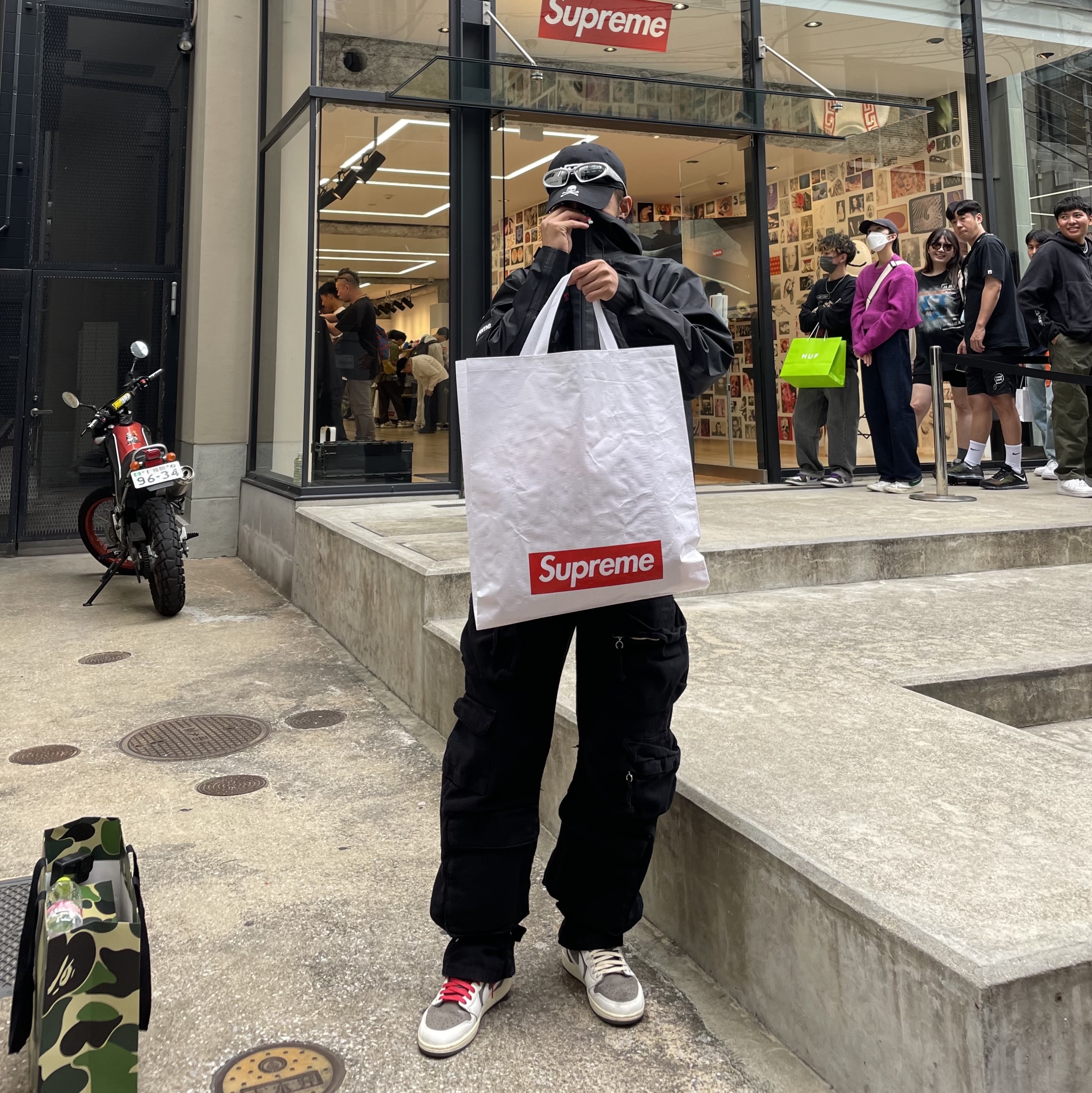 Jordan 1 x Travis Scott Retro Low OG SP Sail and Ridgerock 착용 스타일