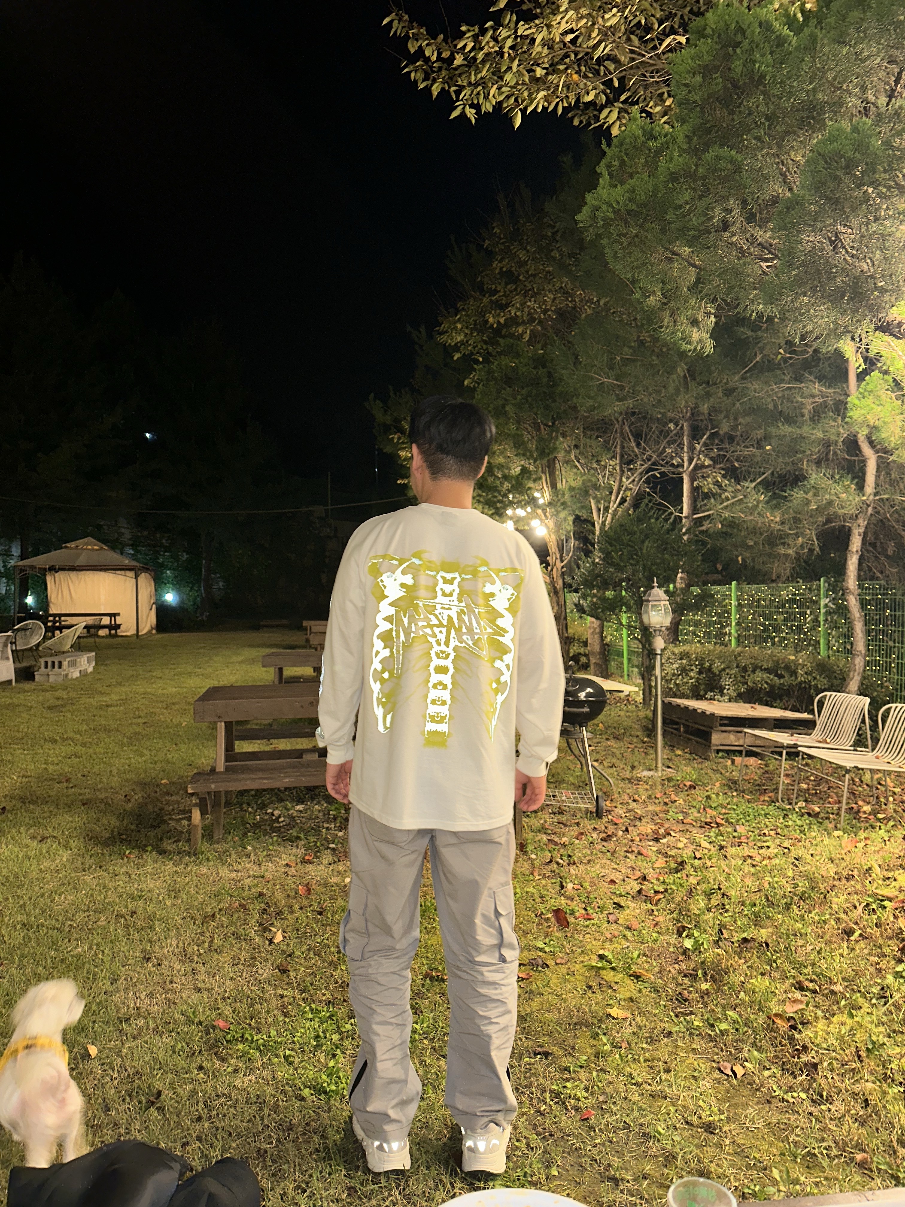 Stussy Rib Cage LS T-Shirt White, Adidas Yeezy Boost 700 V2 Cream 착용 스타일