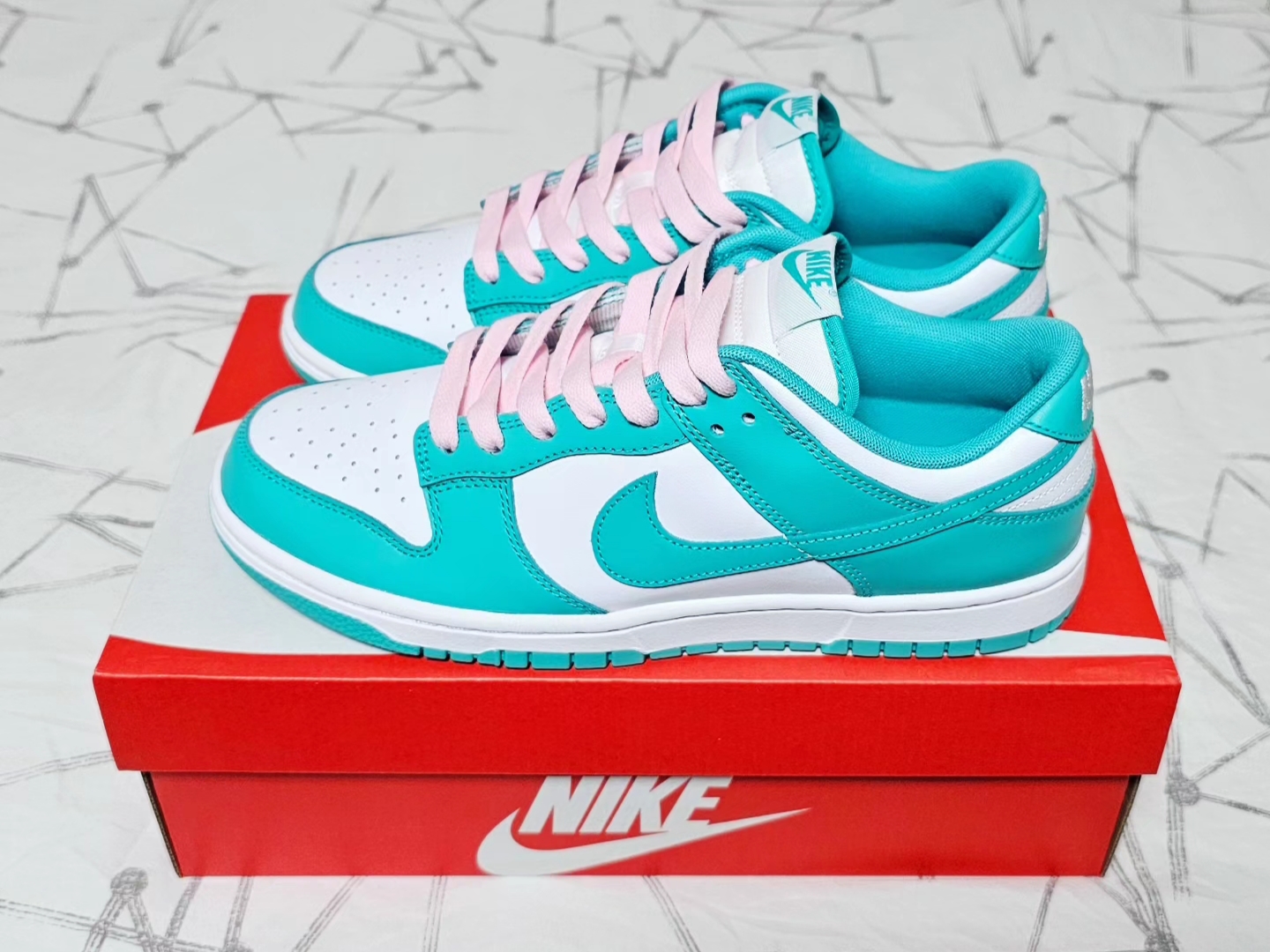 Nike Dunk Low White Clear Jade 착용 스타일 - 2