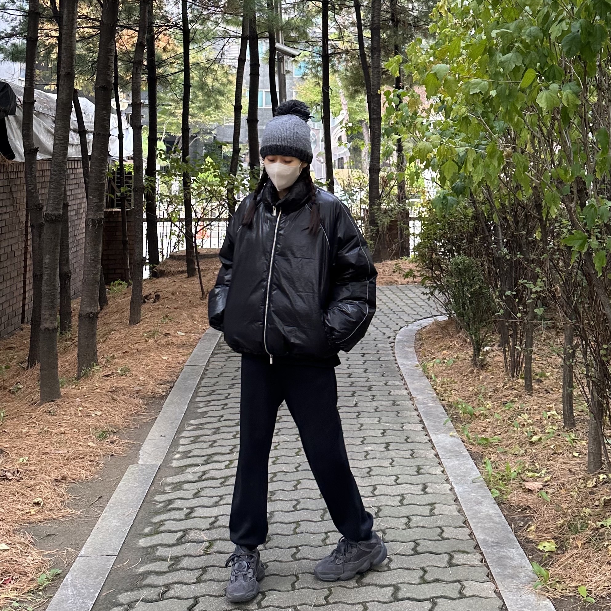 (W) Matin Kim Matin Logo Coating Down Jumper Black, Adidas Yeezy 500 Utility Black 2022/2023 착용 스타일 - 3
