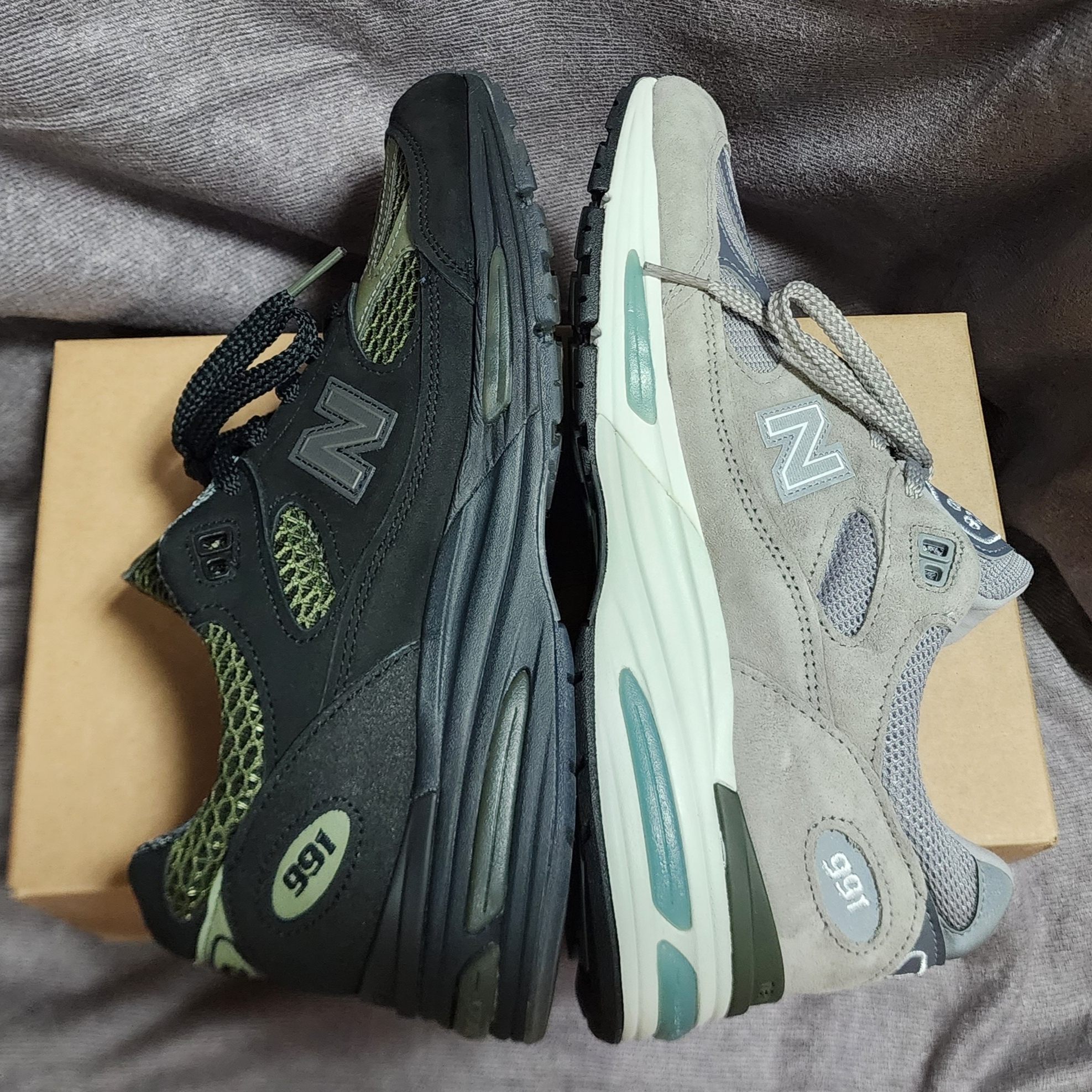 New Balance x Stone Island 991v2 Made in UK Black Olive Night, New Balance 991v2 Made in UK Rock Ridge Alloy Silver 착용 스타일 - 4