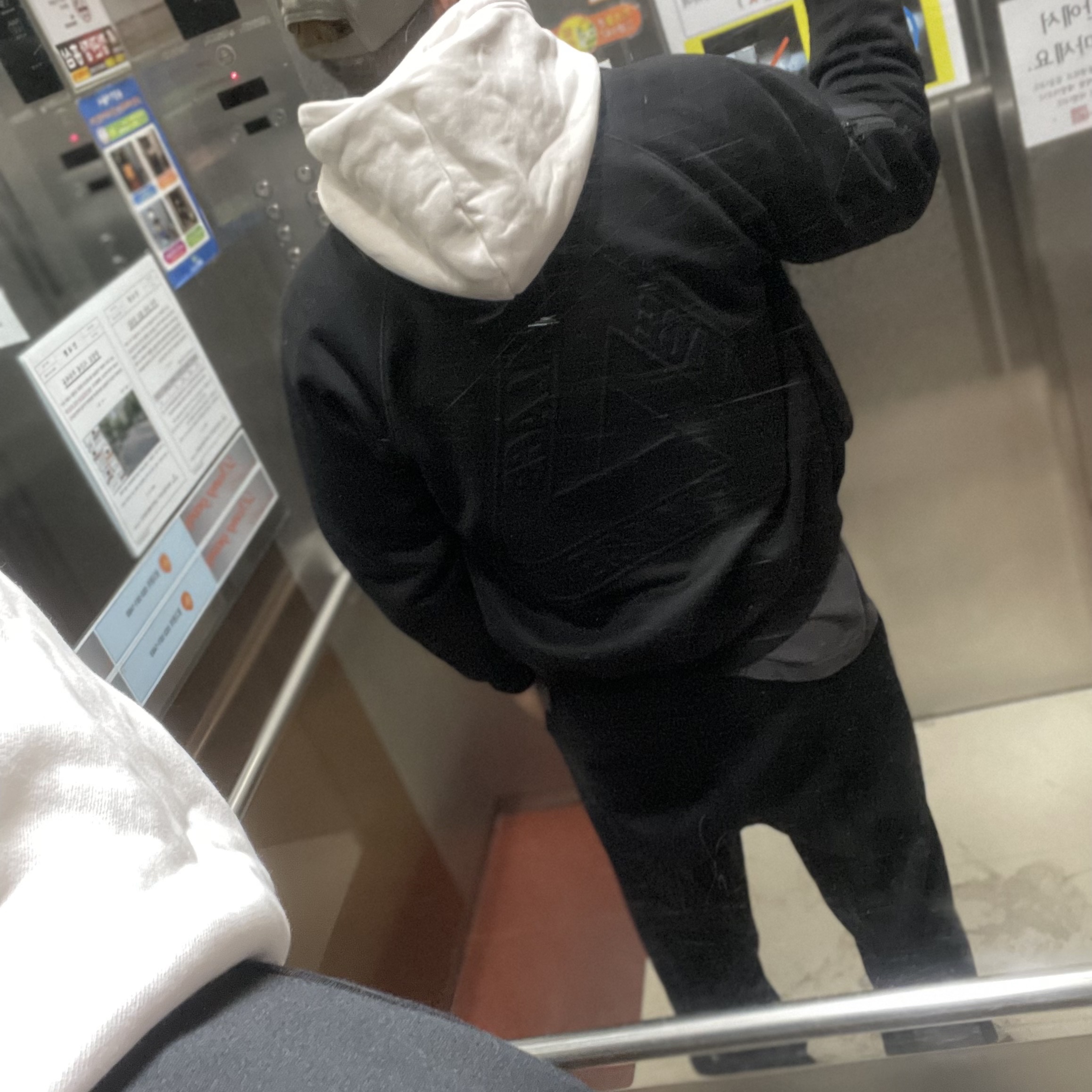 Palace Thermal Bonded Bomber Black - 22FW, Jordan x Off-White Hoodie Phantom - US/EU 착용 스타일 - 2