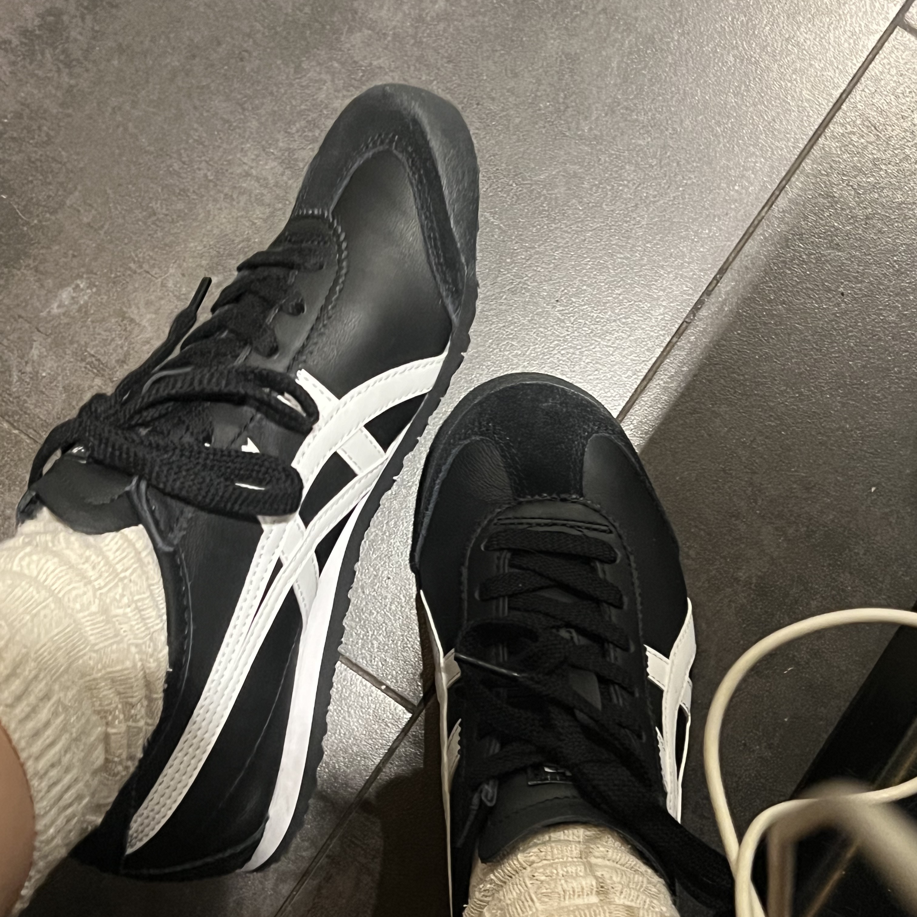 Onitsuka Tiger Mexico 66 Black White 착용 스타일 - 1
