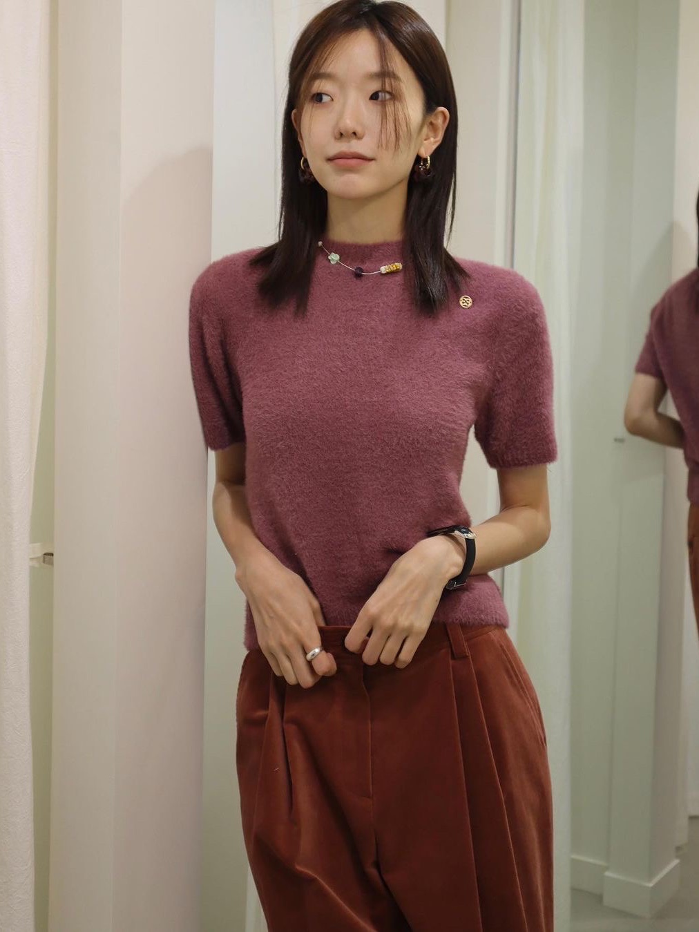 En Or Women Hairy Knit Top Pink, Enor Women Hairy Knit Top Navy 착용 스타일