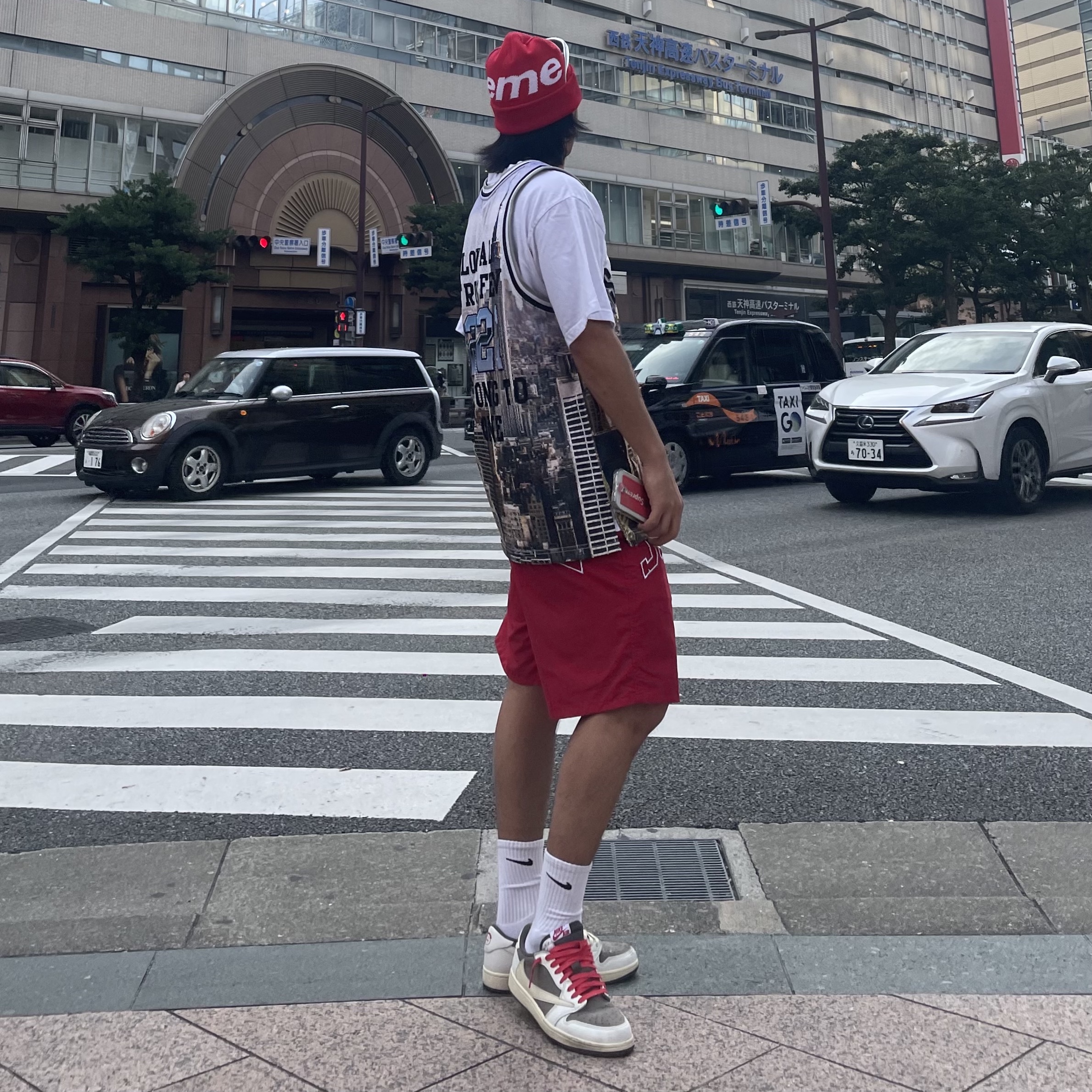 Supreme Arc Water Shorts Red - 22SS, Supreme Mitchell & Ness Basketball Jersey Skyline - 21SS 착용 스타일