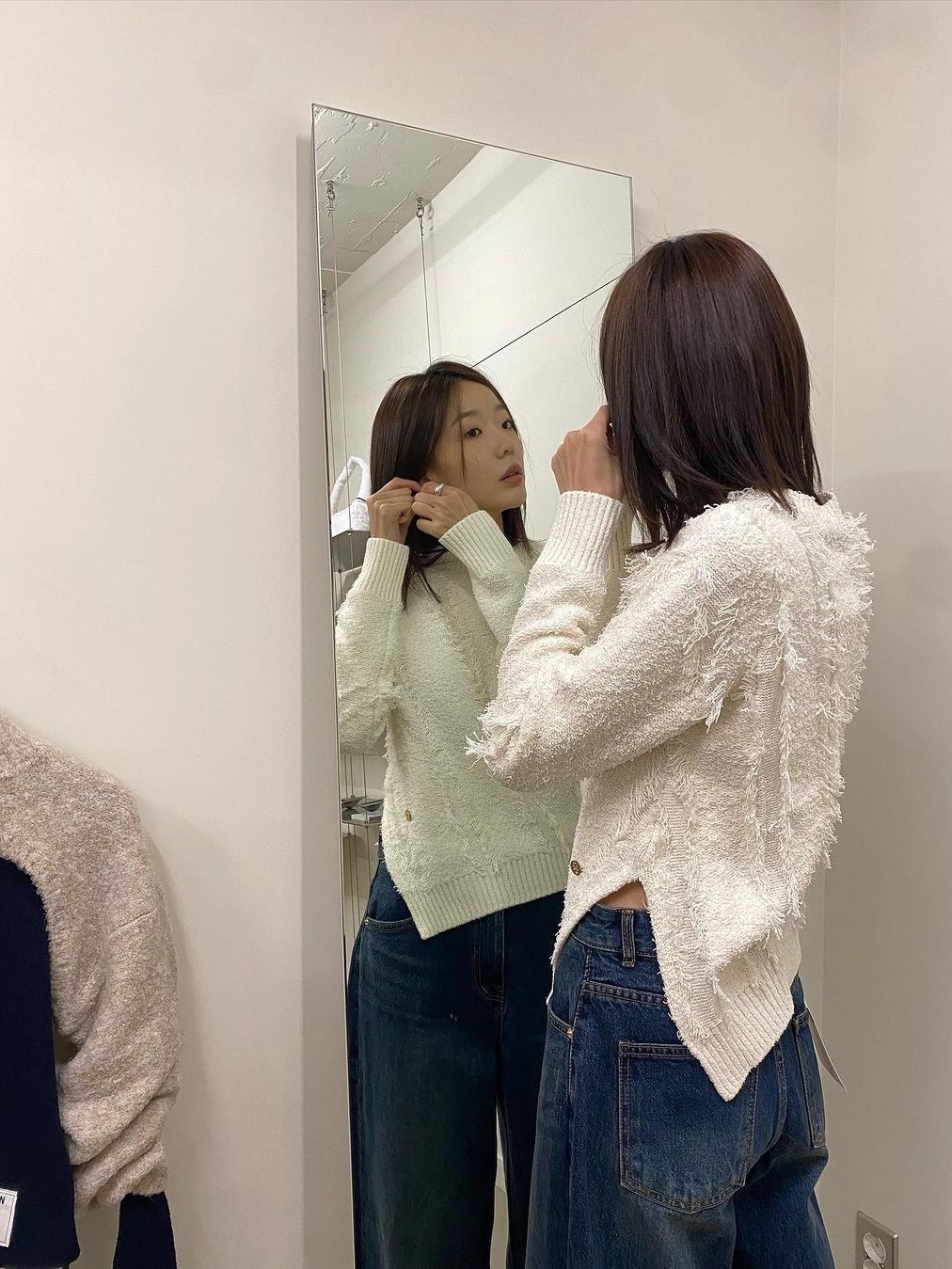 Enor Women Fringe Cut Out Knit White, Enor Women Fringe Cut Out Knit Mint 착용 스타일
