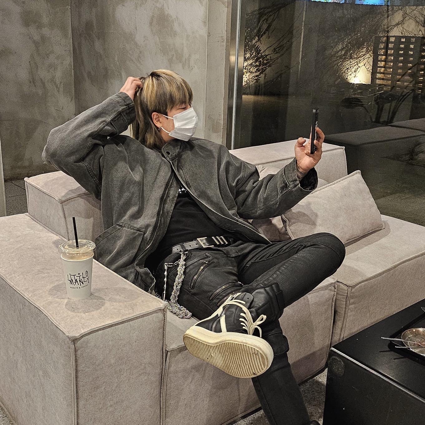 Rick Owens Geobasket Full Grain Calf Leather Strobe Sneakers Black Milk White 착용 스타일 - 2