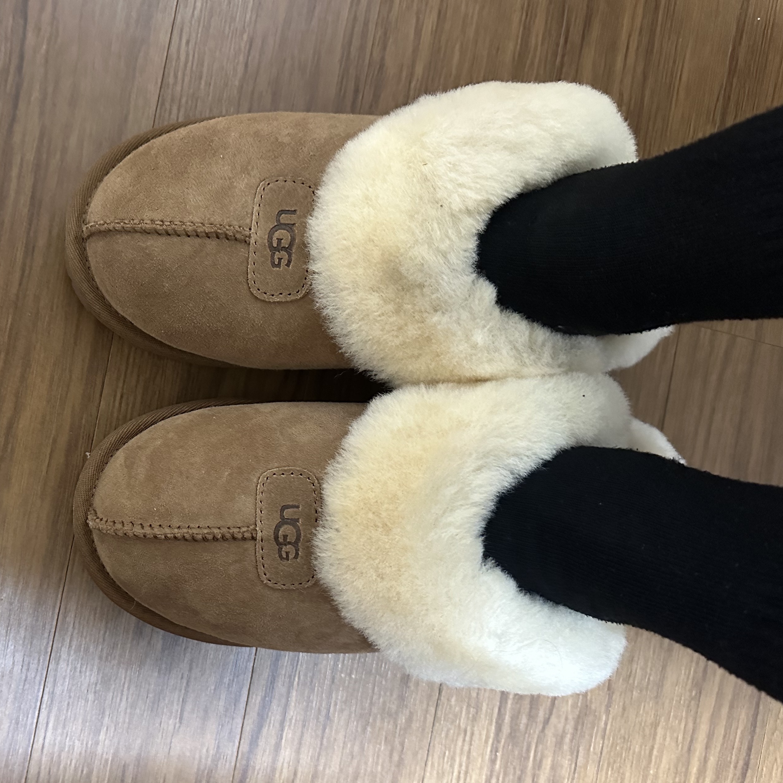 (W) UGG Coquette Slipper Chestnut 착용 스타일 - 3